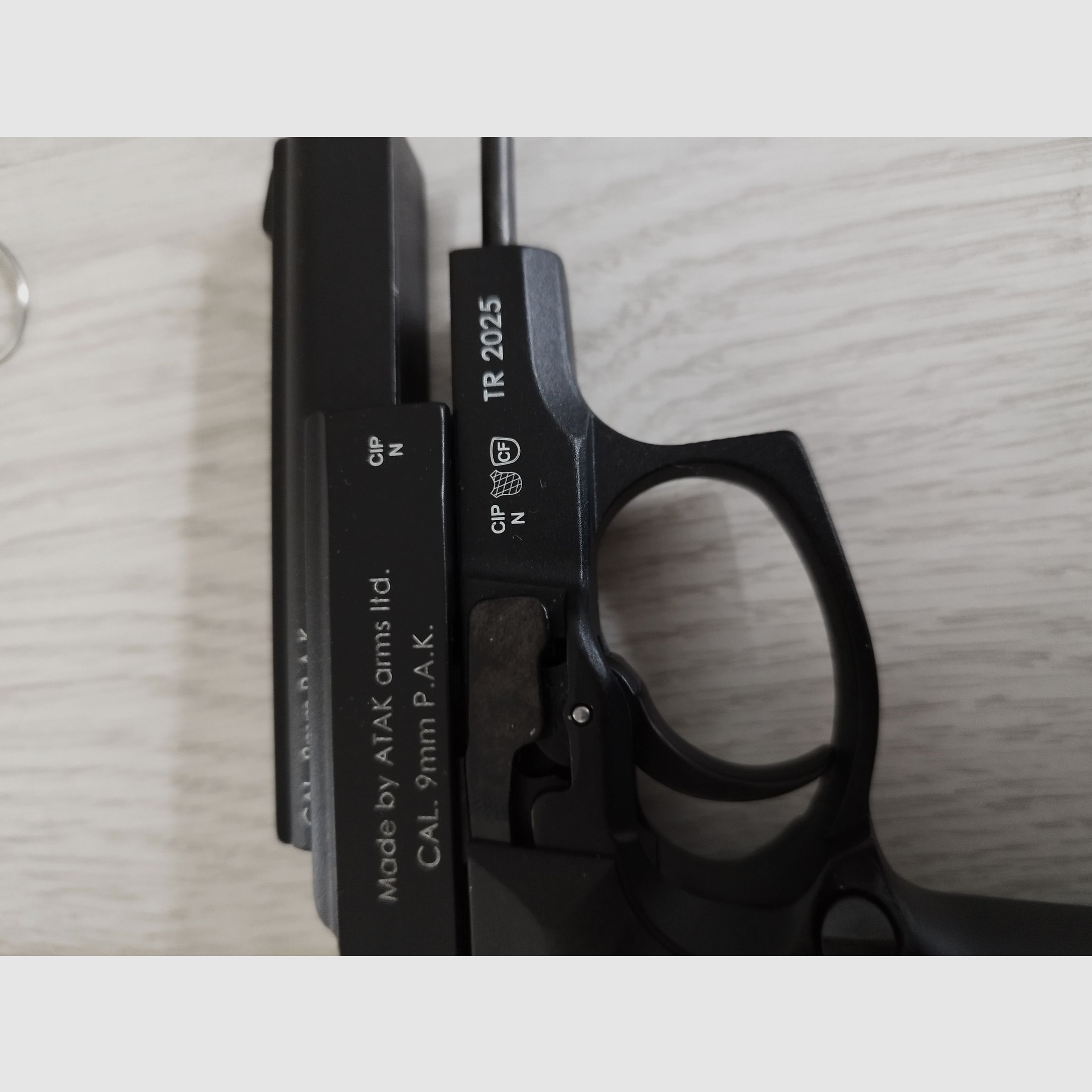 Zoraki 914-P Schreckschusspistole 9mm P.A.K. brüniert PTB mit Box, Anleitung und Becher.