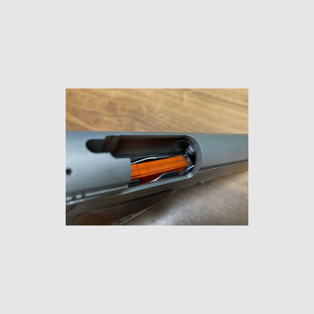 Seltene Pistole Coonan .357 Mag. und mit der Möglichkeit, Patronen im Kaliber .38 Spez. zu verschießen.