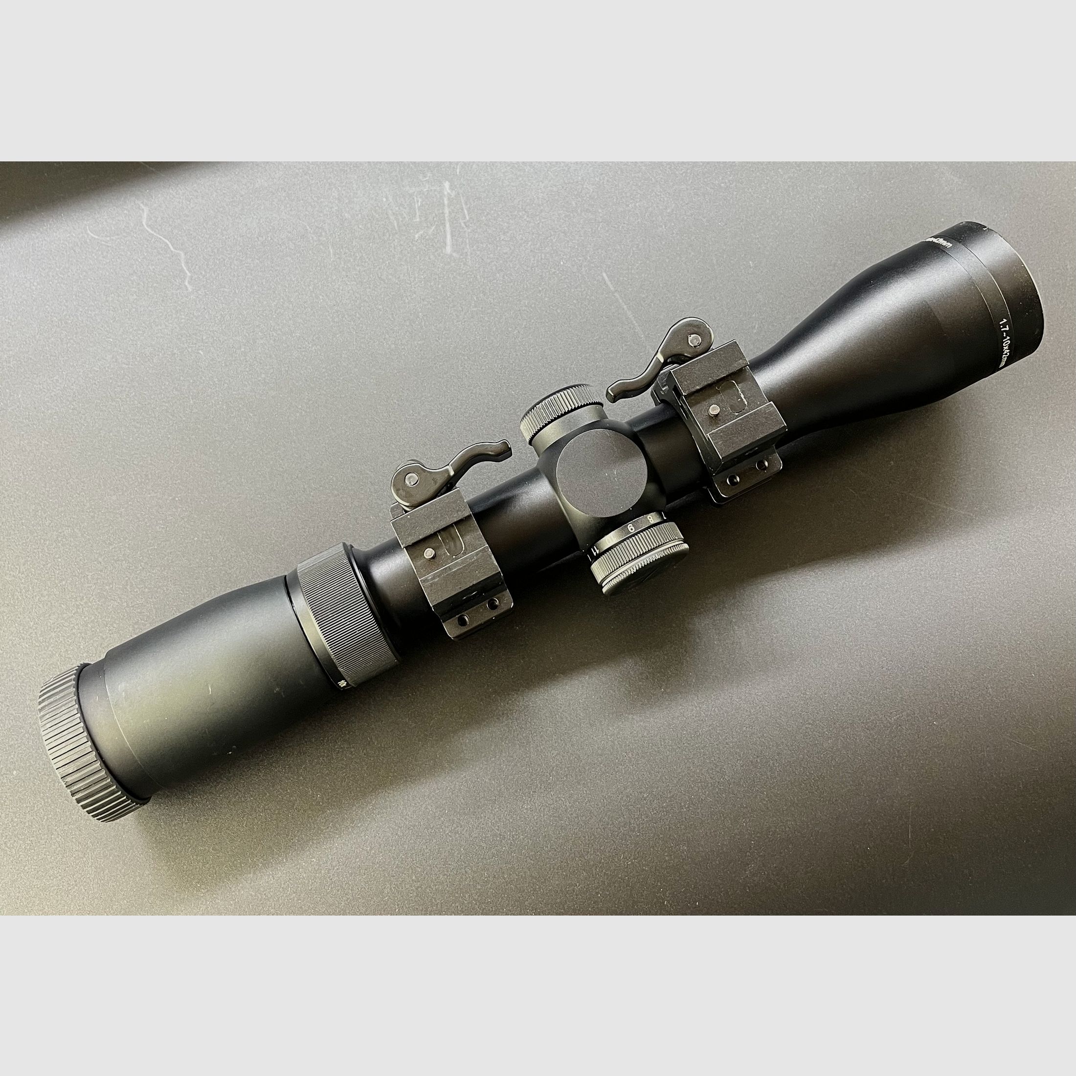 Aussteller FOCUS In Sight 1,7-10x42 #4 30mm mit Ringmontage 110573