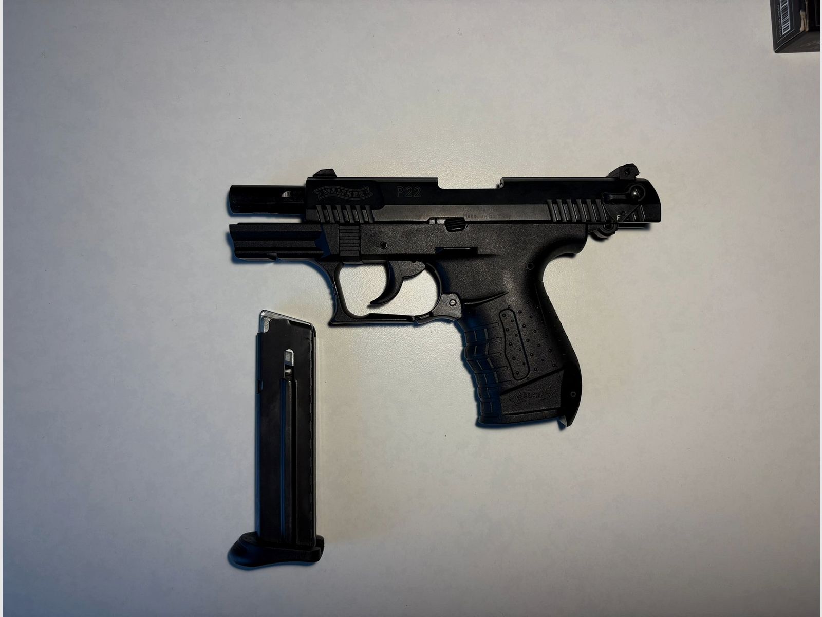 Walther P22 Ready Schreckschuss Pistole 9mm P.A.K. schwarz inkl. Holster und 84 Platzpatronen