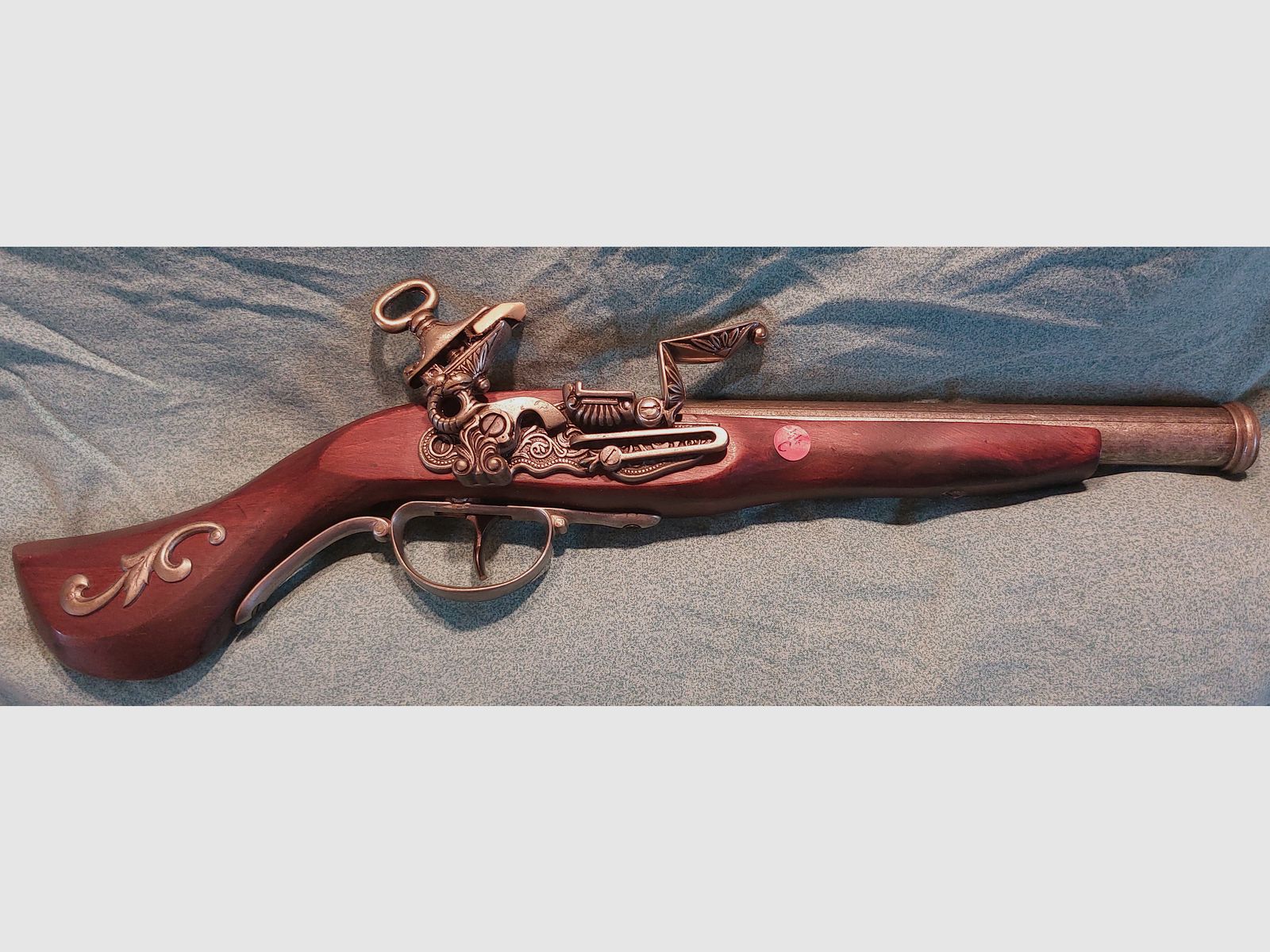 5  Deko Handfeuerwaffen auf Spiegelhalter, Engl.- Franz. Steinschloss Pistolen, Nachbau, Deko