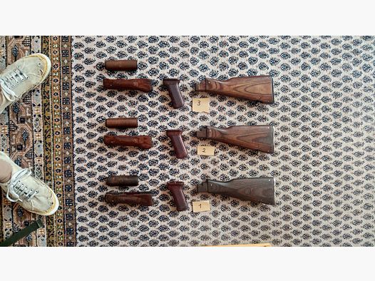 3 set completi di legno laminato con calcio fisso inclusi impugnatura in bakelite, calcio e protezione per le mani / AKM e AK74 / indirettamente possibile anche NEDI SDM Type 56