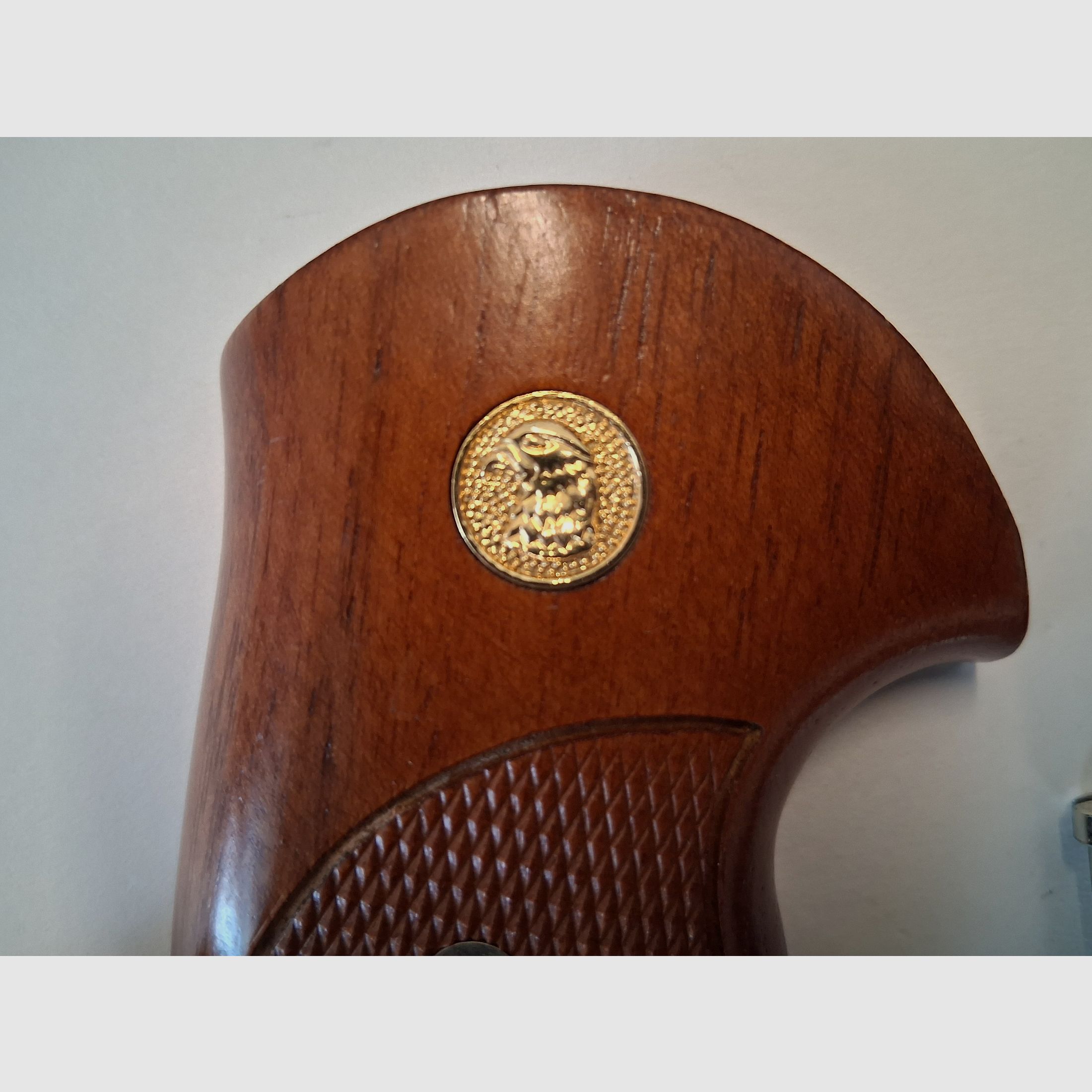 Falcon wooden grip panels for blank-firing revolvers (Colt Detective Special ?!)