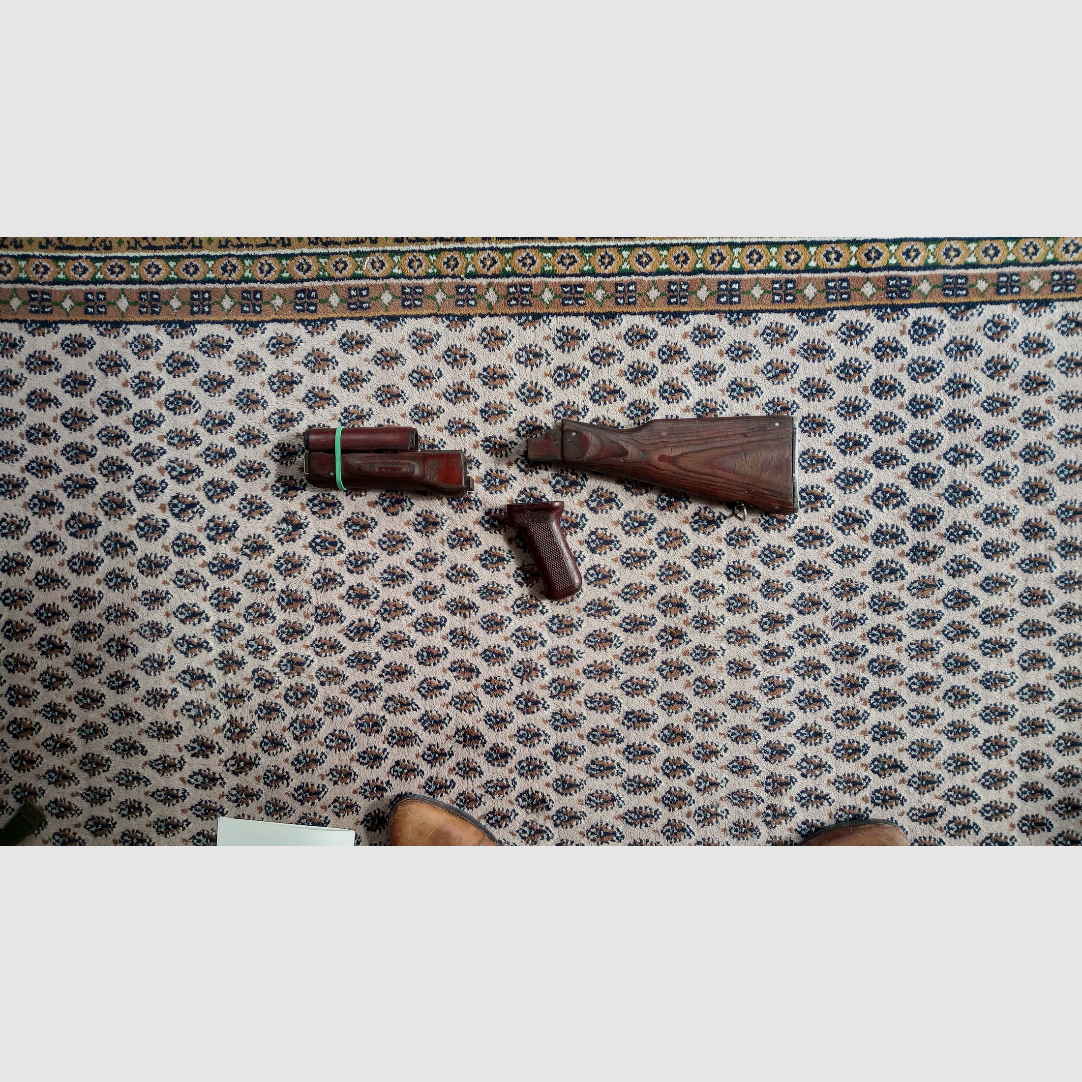 Komplettes Holz Laminat Festschaft Set inkl. Bakelit Griff, Schaft und Handschutz /  AKM und AK74