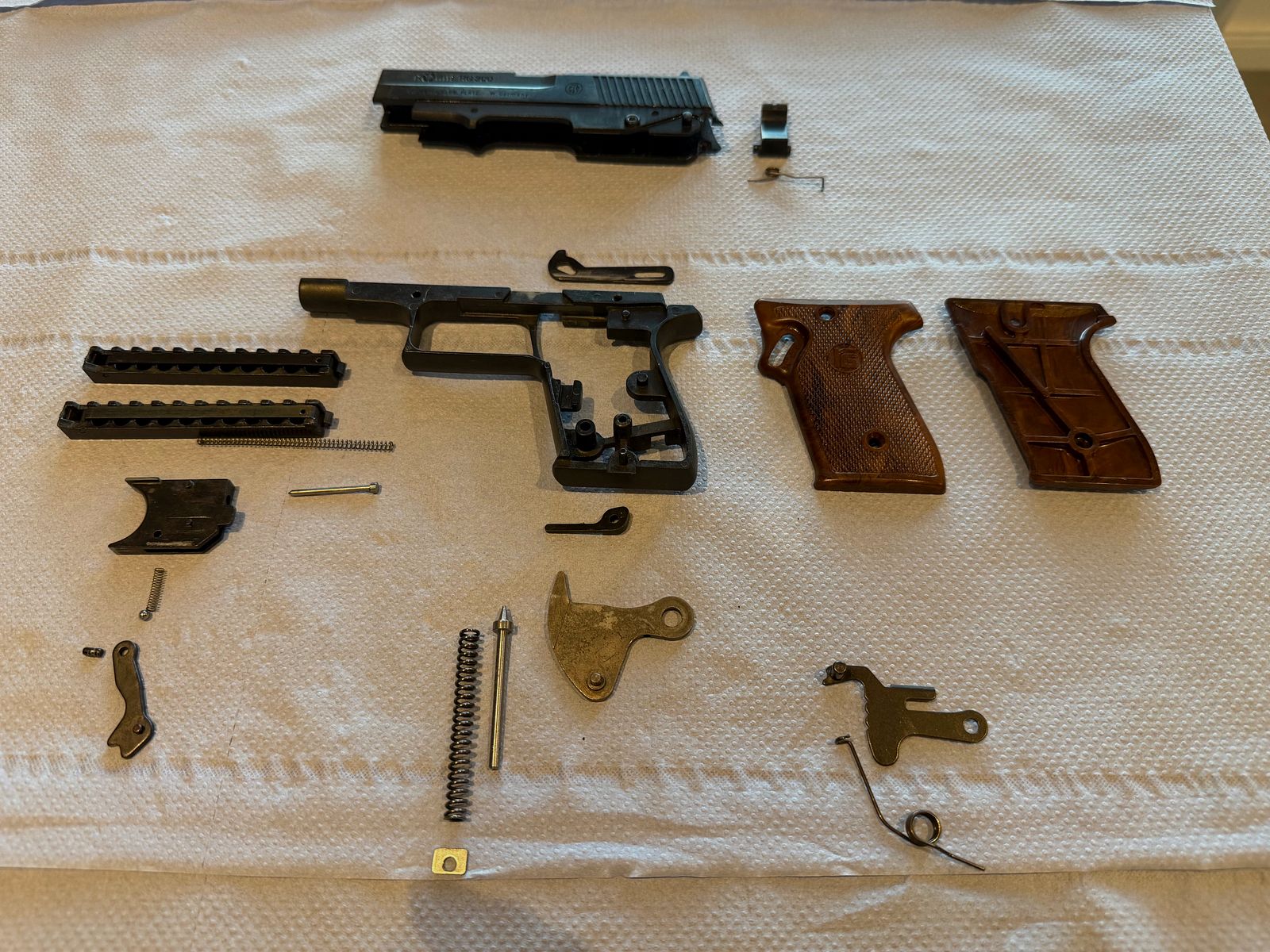 Röhm RG300 – Kompakte Schreckschusspistole im Kaliber 6mm Flobert (PTB 327)