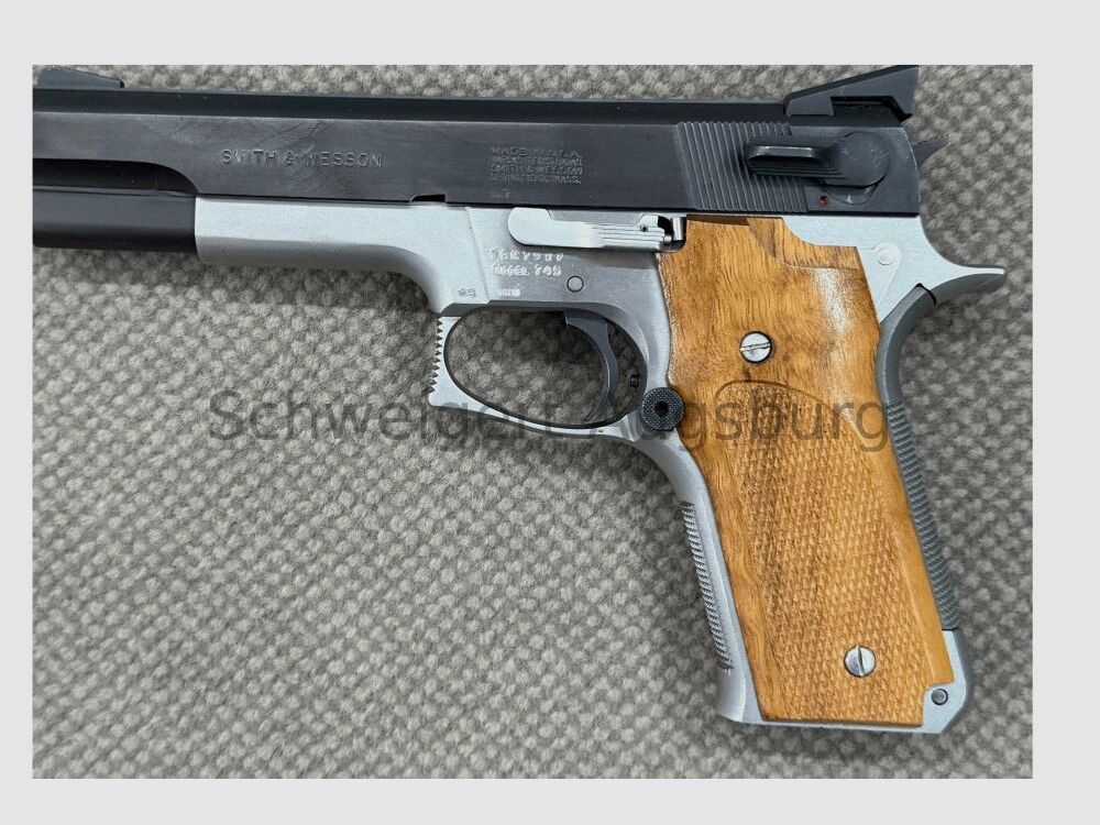 Smith & Wesson 745 Stainless / Black .45Auto