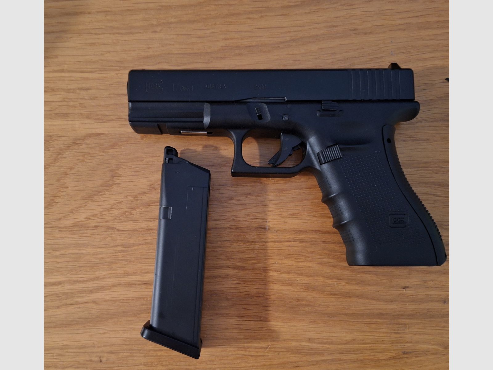 Glock 17 Gen4 Co2 guter Zustand 4,5 mm Stahl-BB mit Blowback