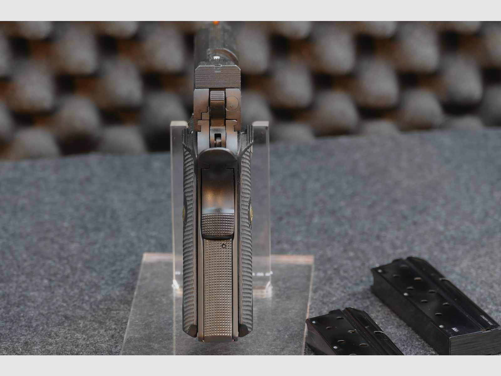 Armscor "Medallion" 1911 – 9×19, 9mmLuger, 9mmPara – cañón Match de 5" – Parkerizado (fosfatado) – 2× revista MecGar