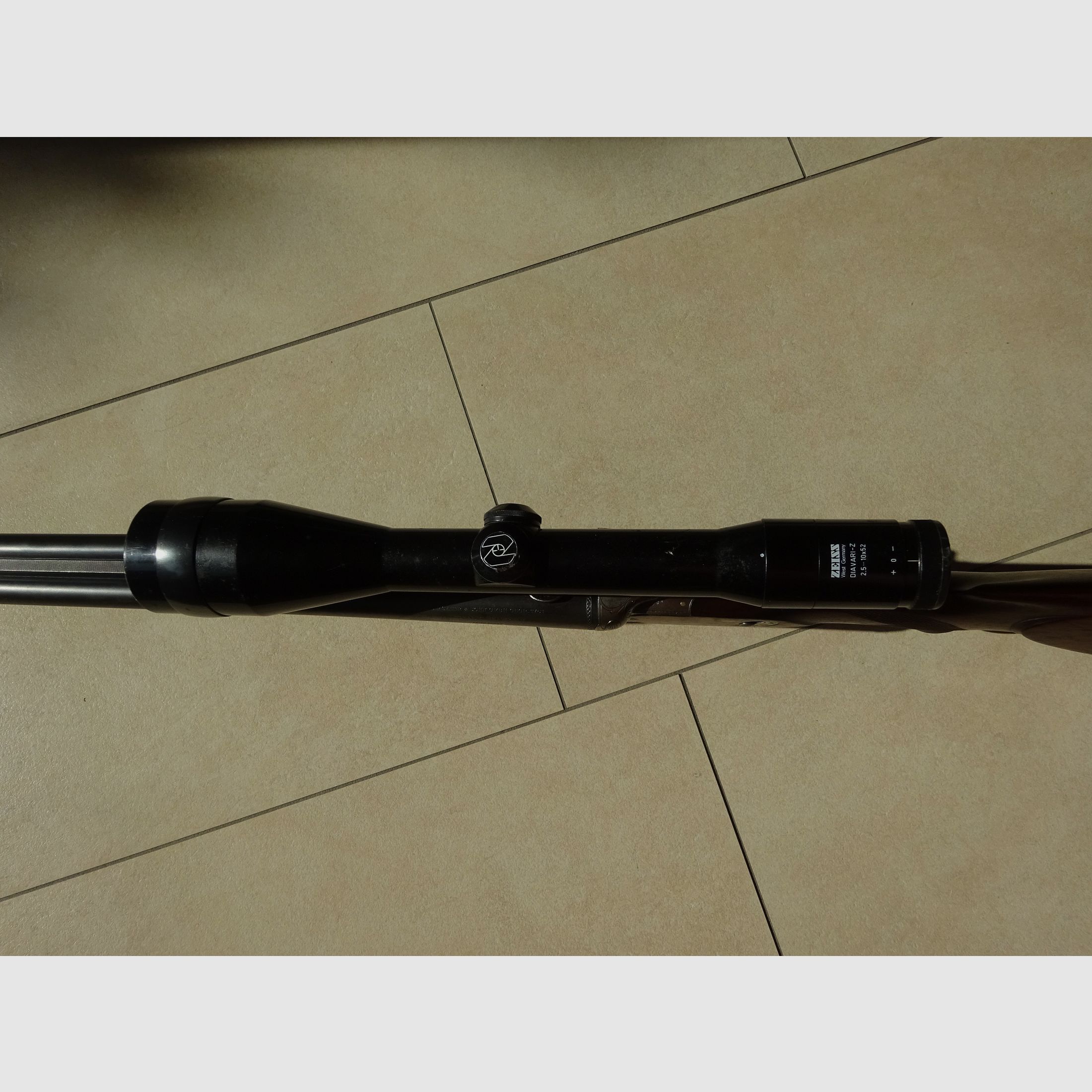 Elegante Einsteigerwaffe für Jungjäger sowie ideale Kombiwaffe für Feld/Waldreviere: Sauer & Sohn Modell 3000 Drilling Kal. 7x65R 16/70
