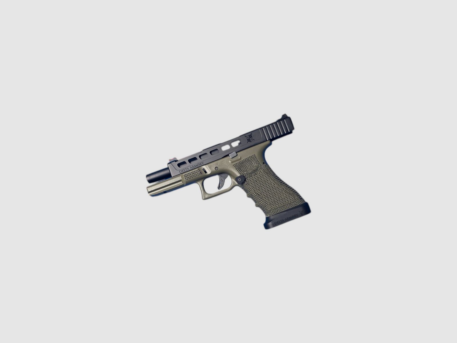 P06 GBB Airsoft Pistool met Grip Stippling in Olijf | Delta Armory
