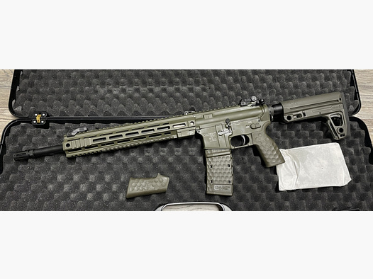 Oberland Arms OA-15 M5 Premium MLOK Kaliber .223 Remington 16,75" Lauf * CERAKOTE Military Green *