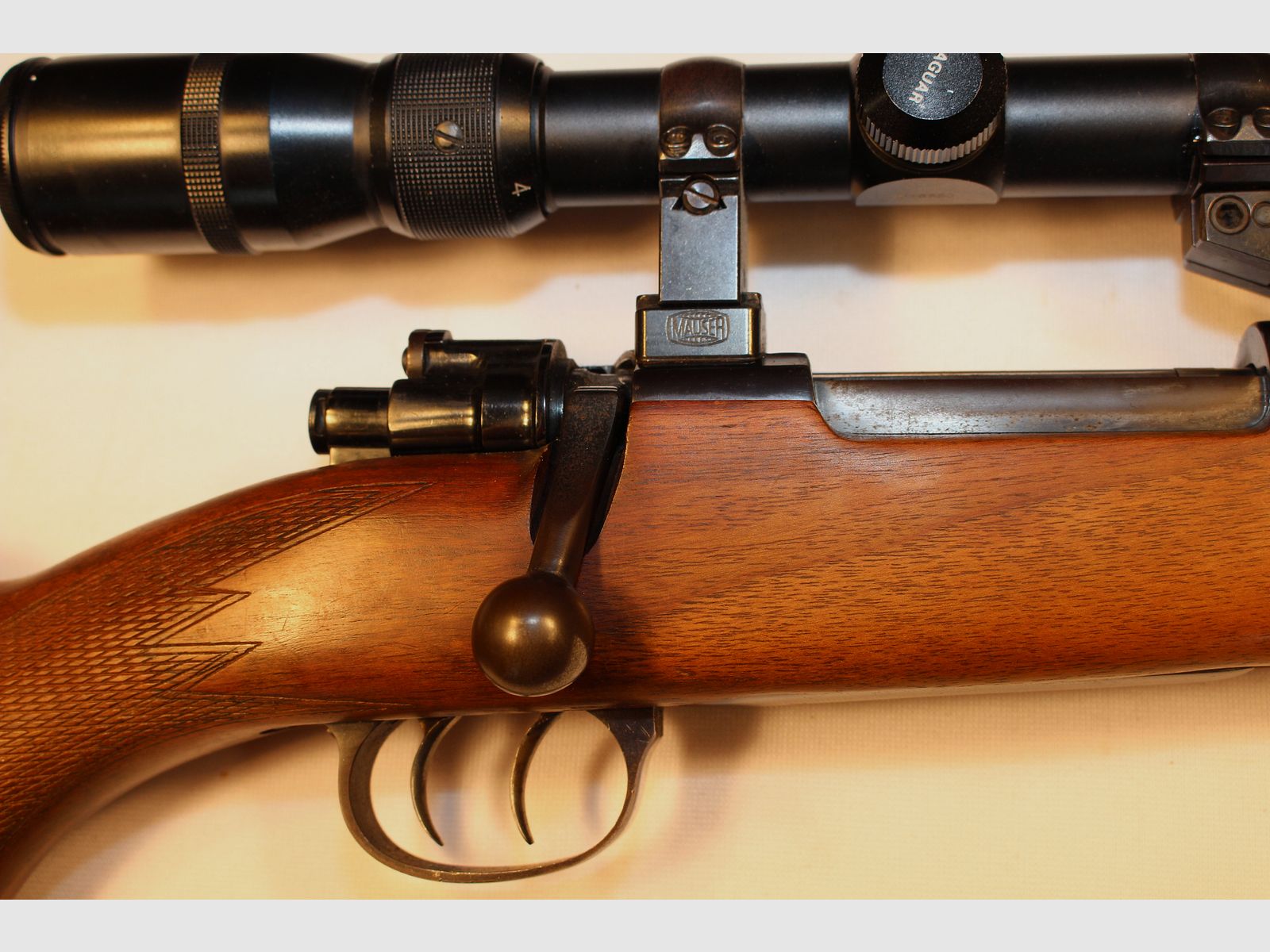 Repetierbüchse mit ZF im Kaliber .30-06.