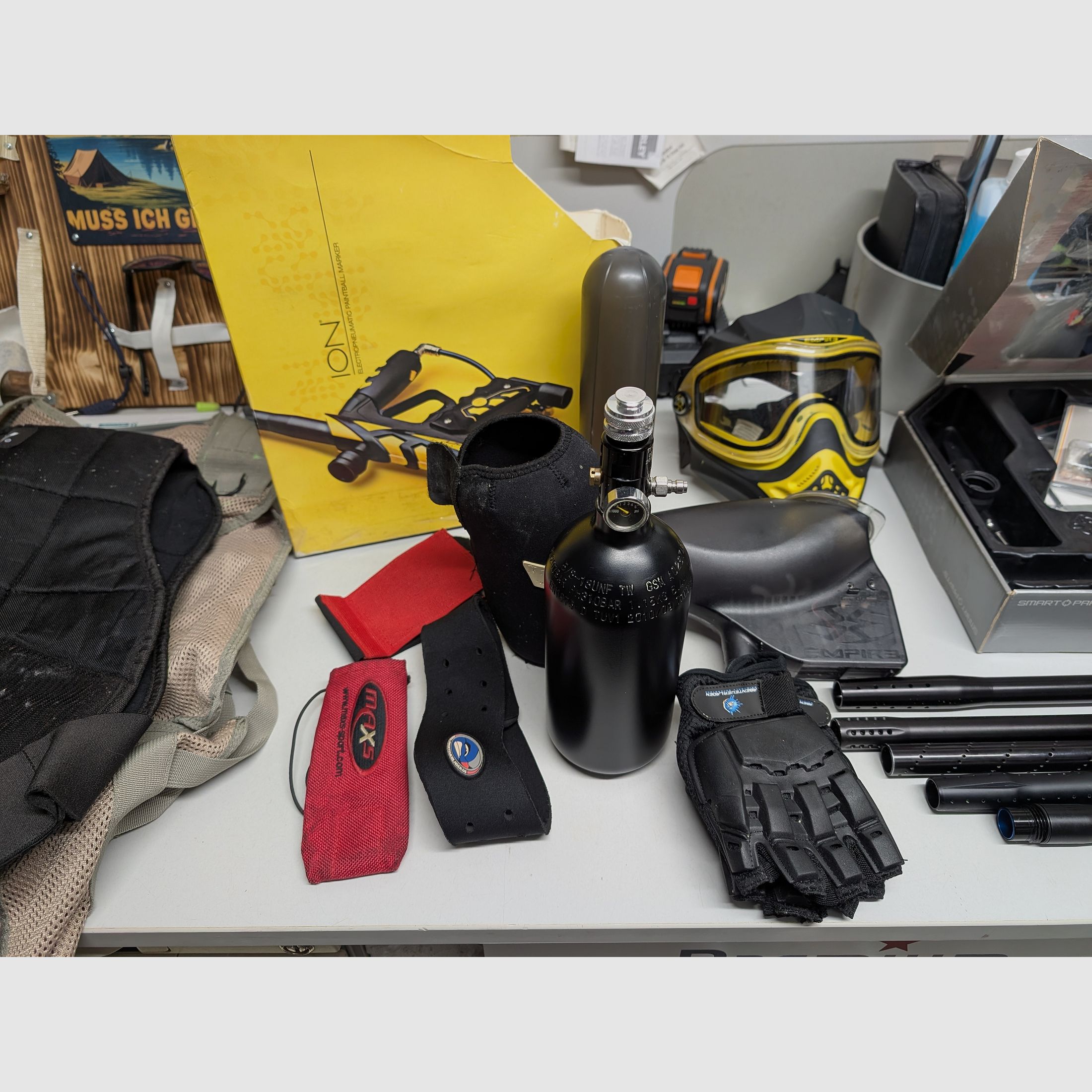 Équipement complet de paintball y compris le marqueur