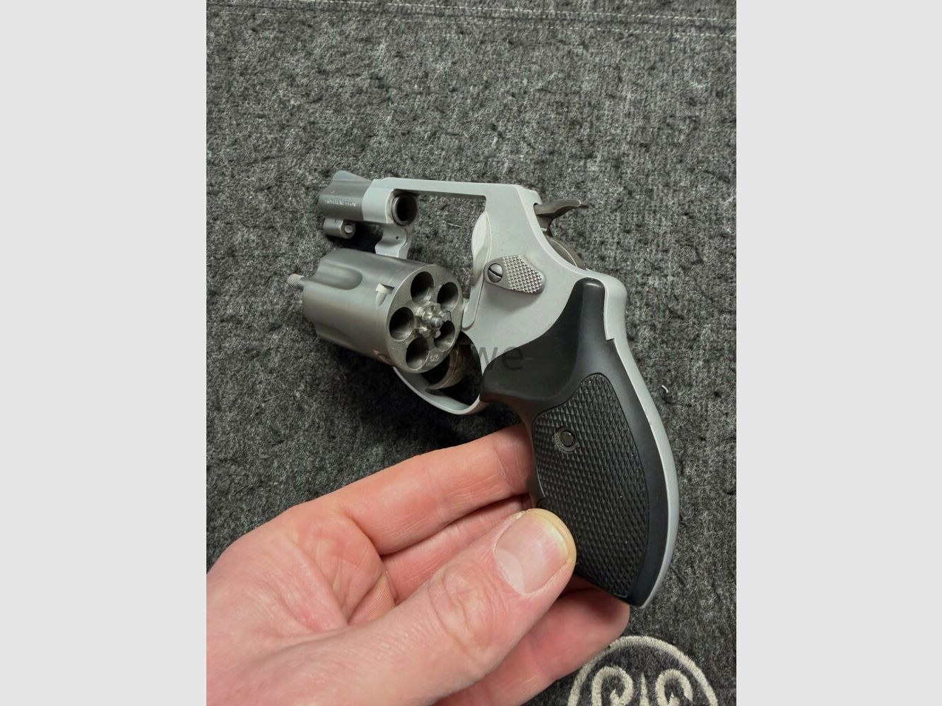 Smith and Wesson Airwight 637-1