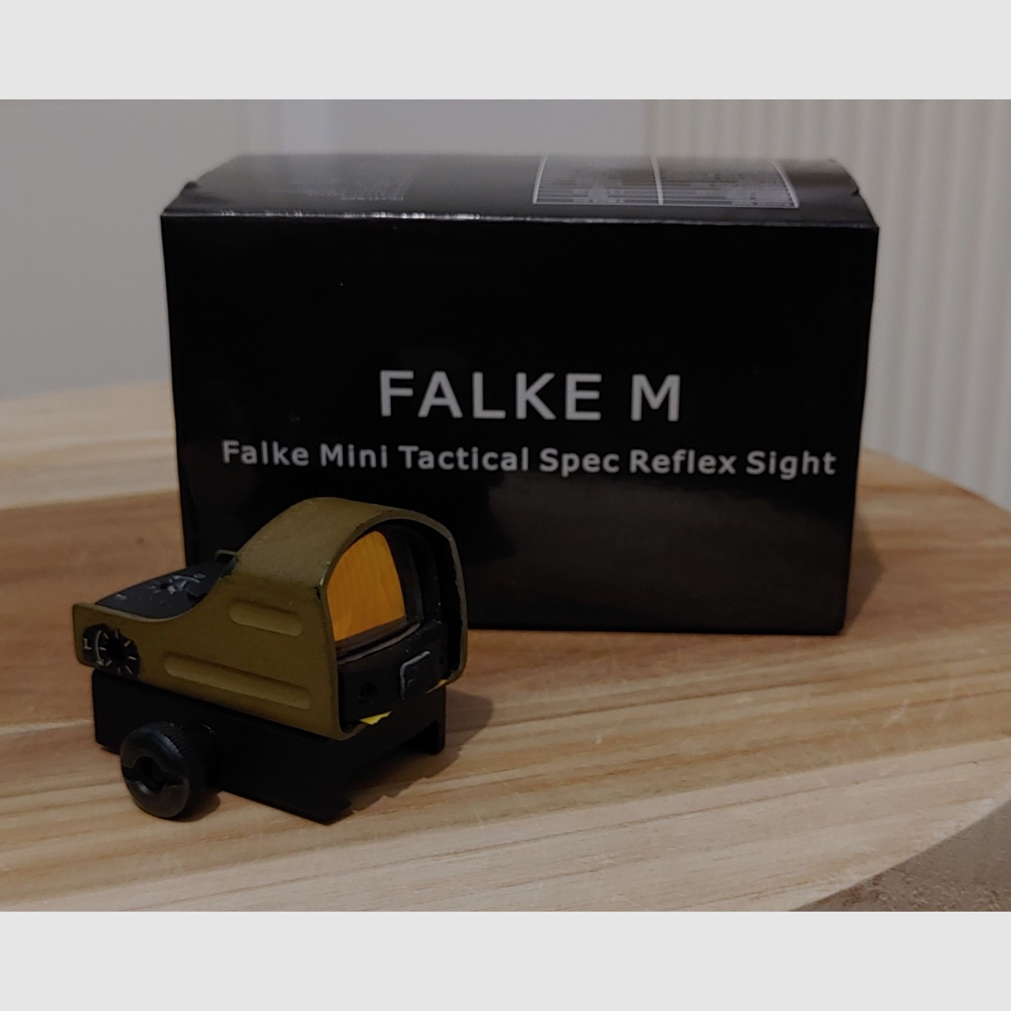 Falke M