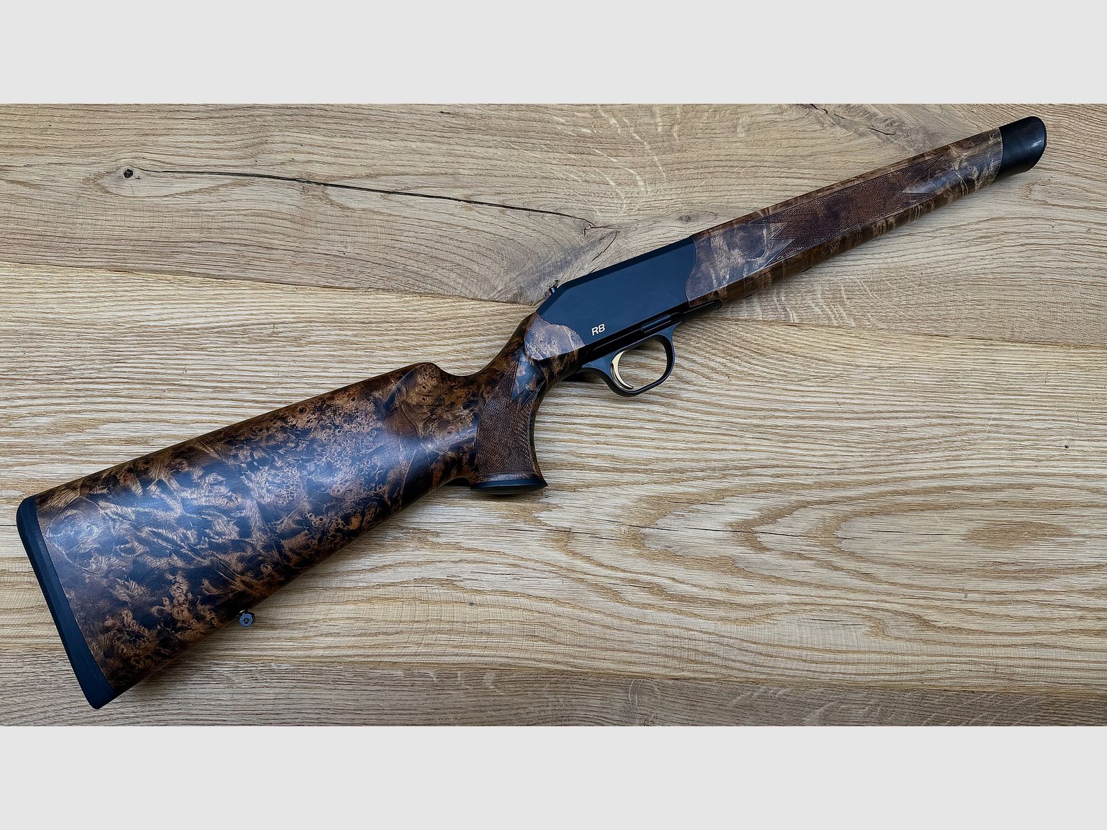 Blaser R8 Custom Schaft mit Gehäuse/System // HK 9-10 // R8 Logo und Abzug in gold // TRAUMSCHAFT