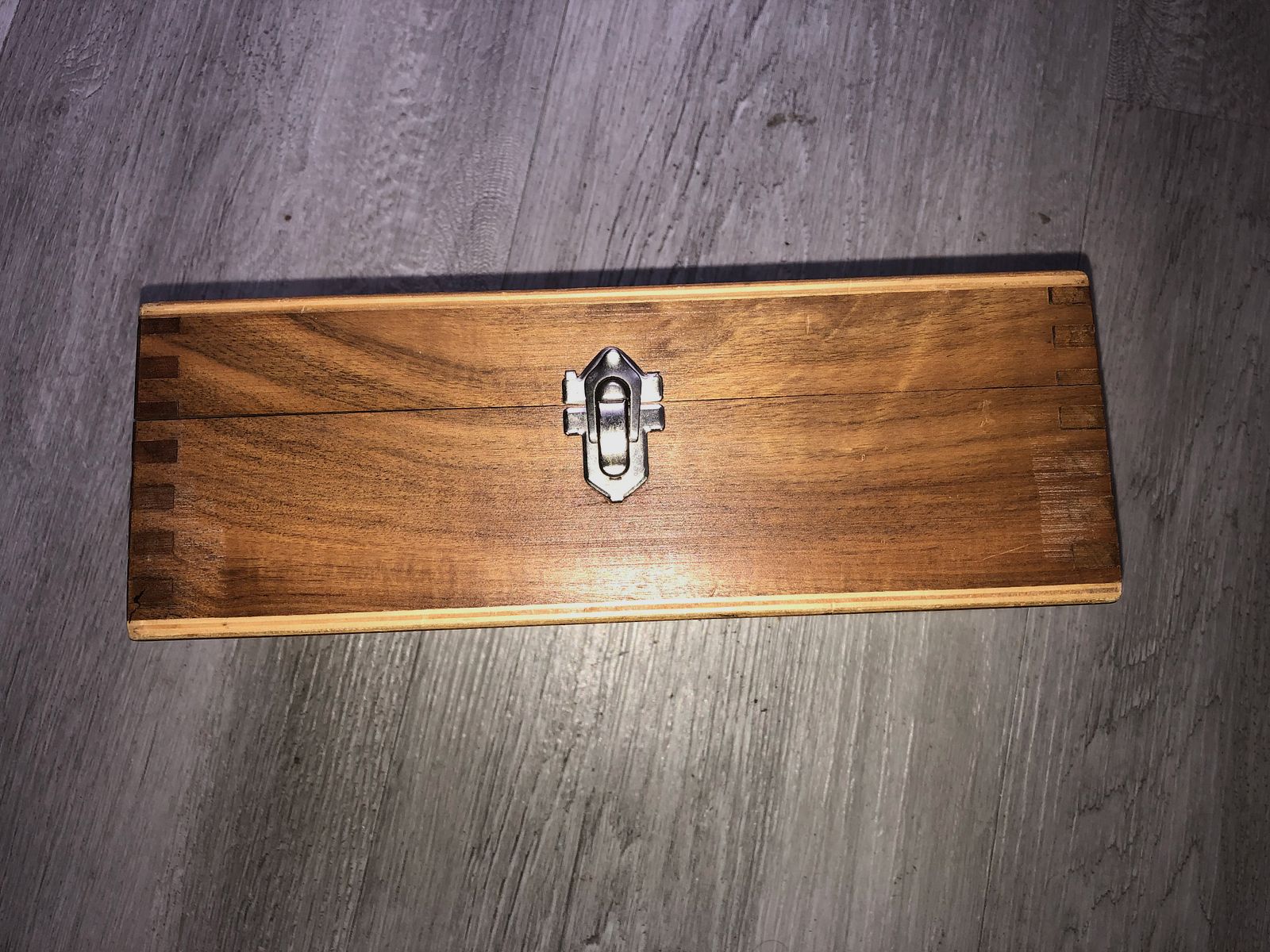 Holzbox für Schwarzpulver-Röhrchen 