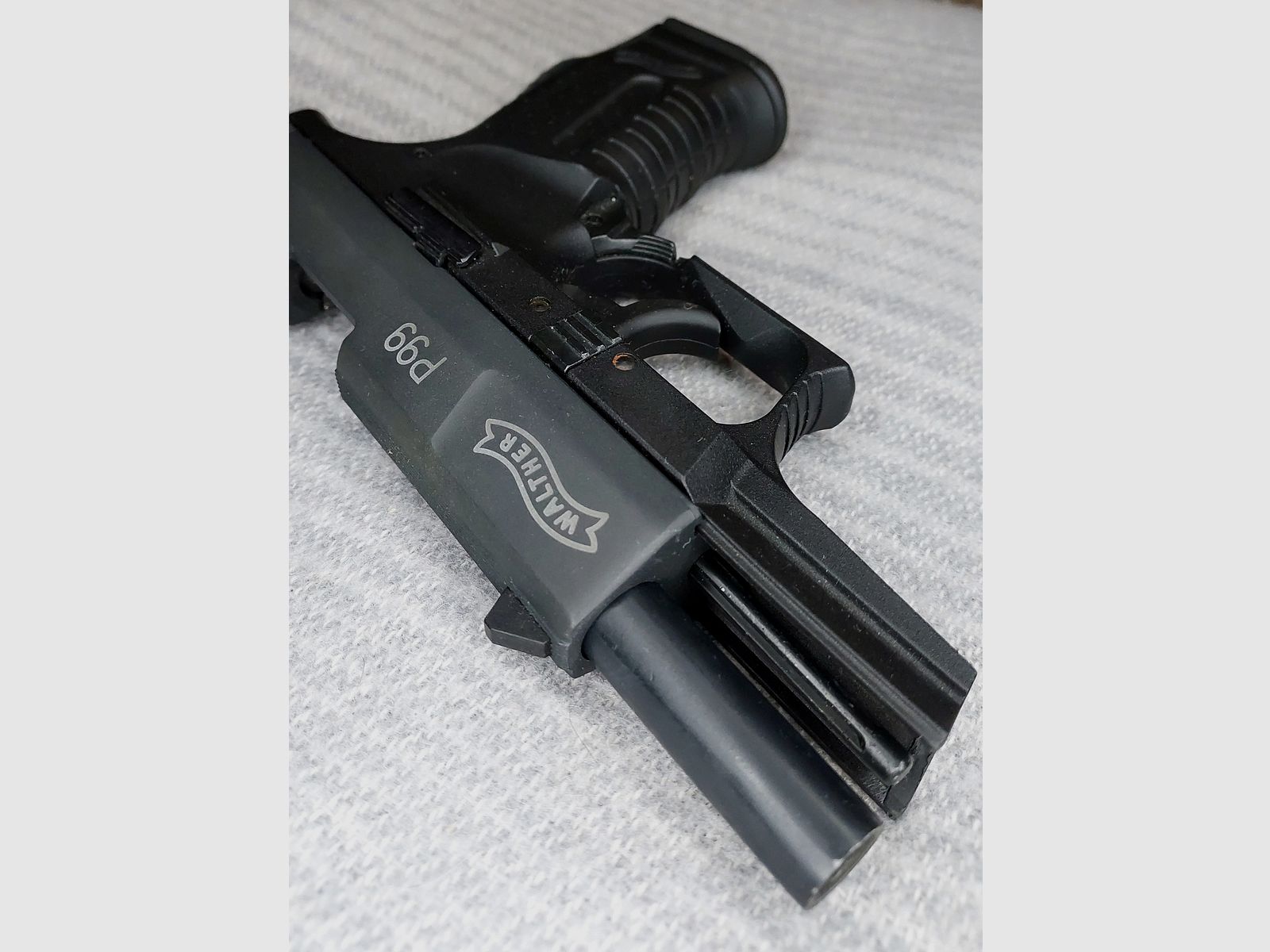 Walther P99 Schreckschuss Pistole 9mm P.A.K. (PTB 762) mit Multiabschussbecher