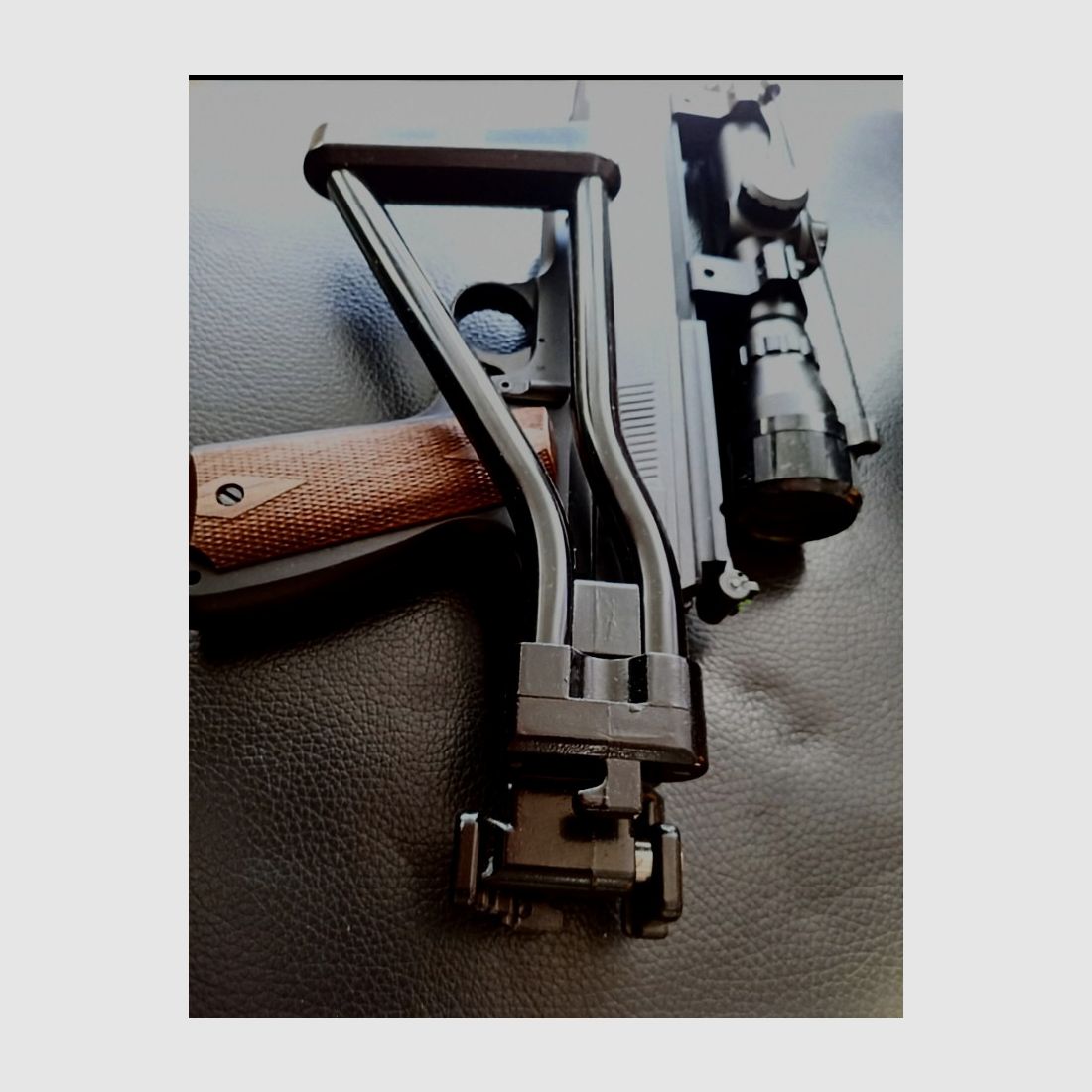 Sammlungsauflösung: Pistole Weihrauch HW45 mit Zielfernrohr und Anschlagsschaft (Kaliber 4,5 mm auch bekannt als .177) / das Gesamtpaket "Operation-Airborne"