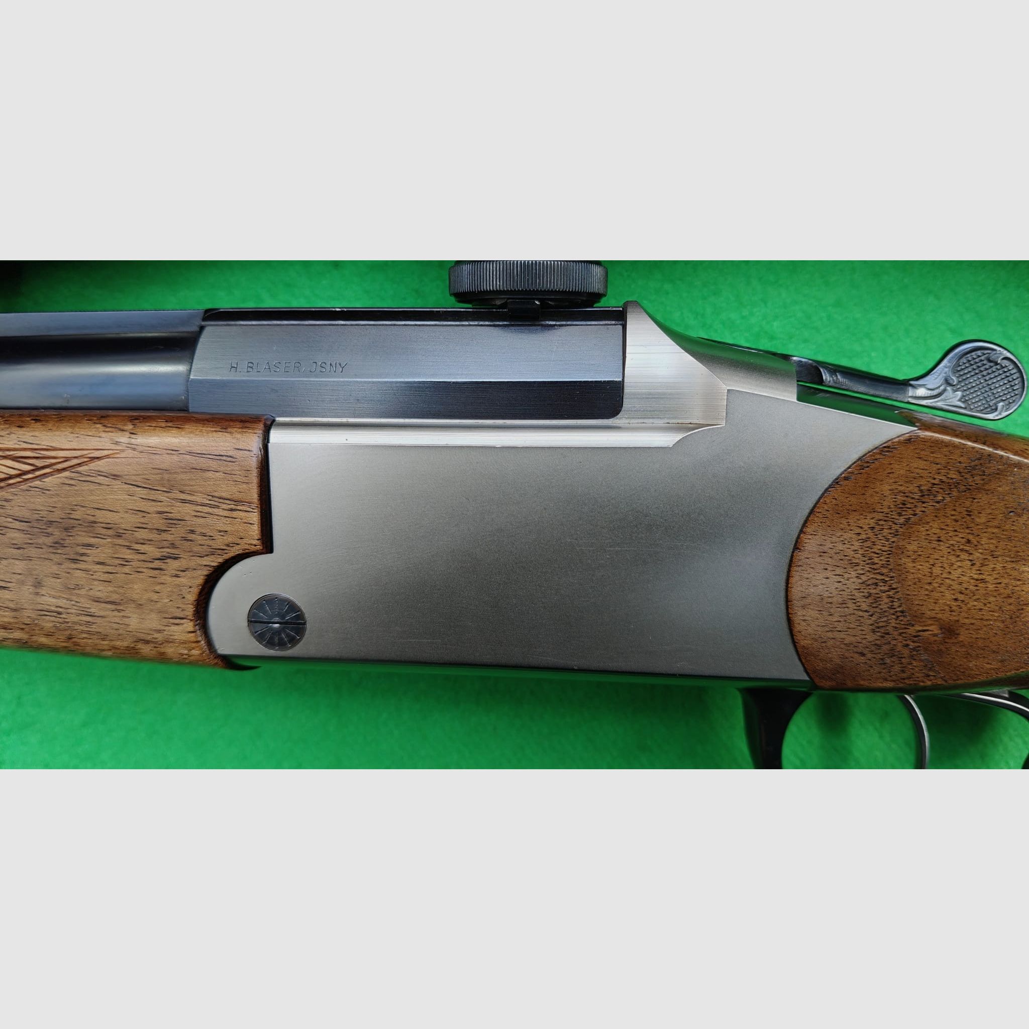 Blaser BBF 95 5,6x50R Mag. 12/70 con visor en montaje oscilante