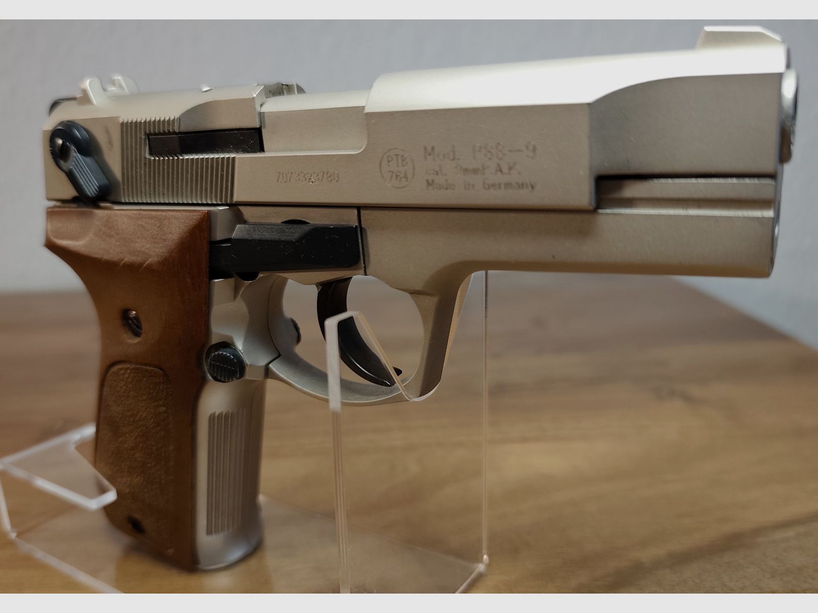 Walther P 88 Compact PTB 764 Nickel Kaliber 9mm Knall P.A.K Sehr guter Zustand