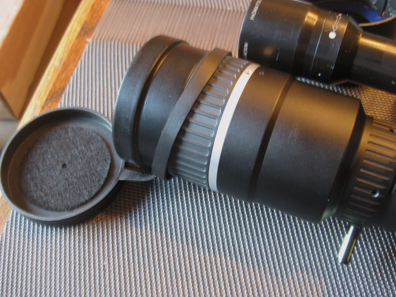 HECHO EN ALEMANIA = Jahnke DJ-8 NSV 1x56 con tubo TOP verde! Clase de potencia 2 en clasificación 1 sin puntos con función AG=Autogating! Proyector Jahnke Phönix FOCUS y 2 adaptadores para diámetro exterior de 62 mm, por lo tanto, generalmente para objetivos de 56 mm, uno de ellos con anillo de compensación para la mayoría de los ZF de 50 mm!