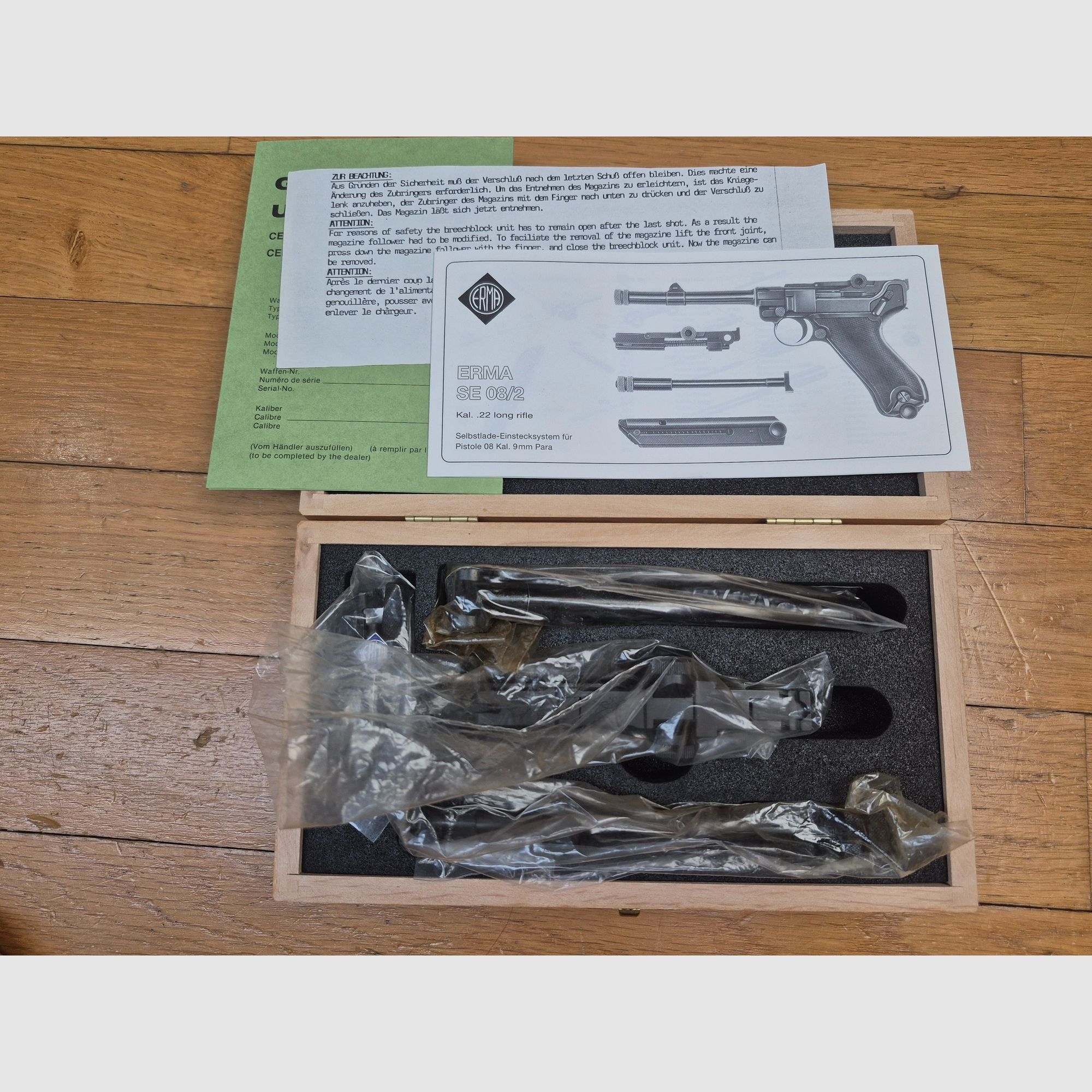 Sehr seltene ERMA 22LR Umrüstung für P08 Luger – Alle Zubehörteile komplett inklusive Magazin – Nie benutzt – Originalverpackung in absolut neuwertigem Zustand!, Bild 2 von 11