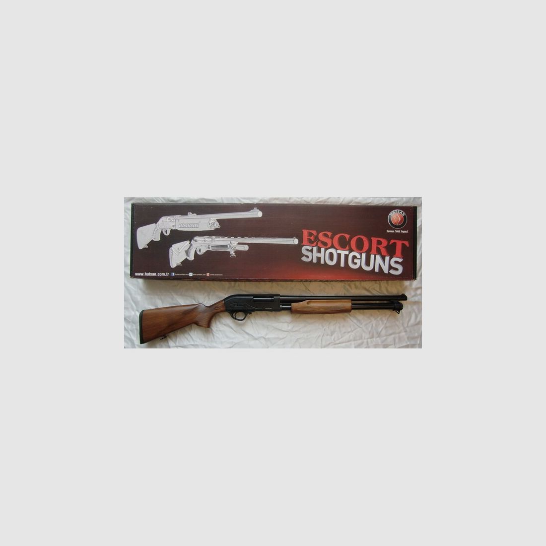 VORDERSCHAFT-REPETIERFLINTE ESCORT "WS GUARD" MIT HOLZSCHÄFTUNG, Kal. 12/76, 8-SCHÜSSIG, NEUWAFFE!!!