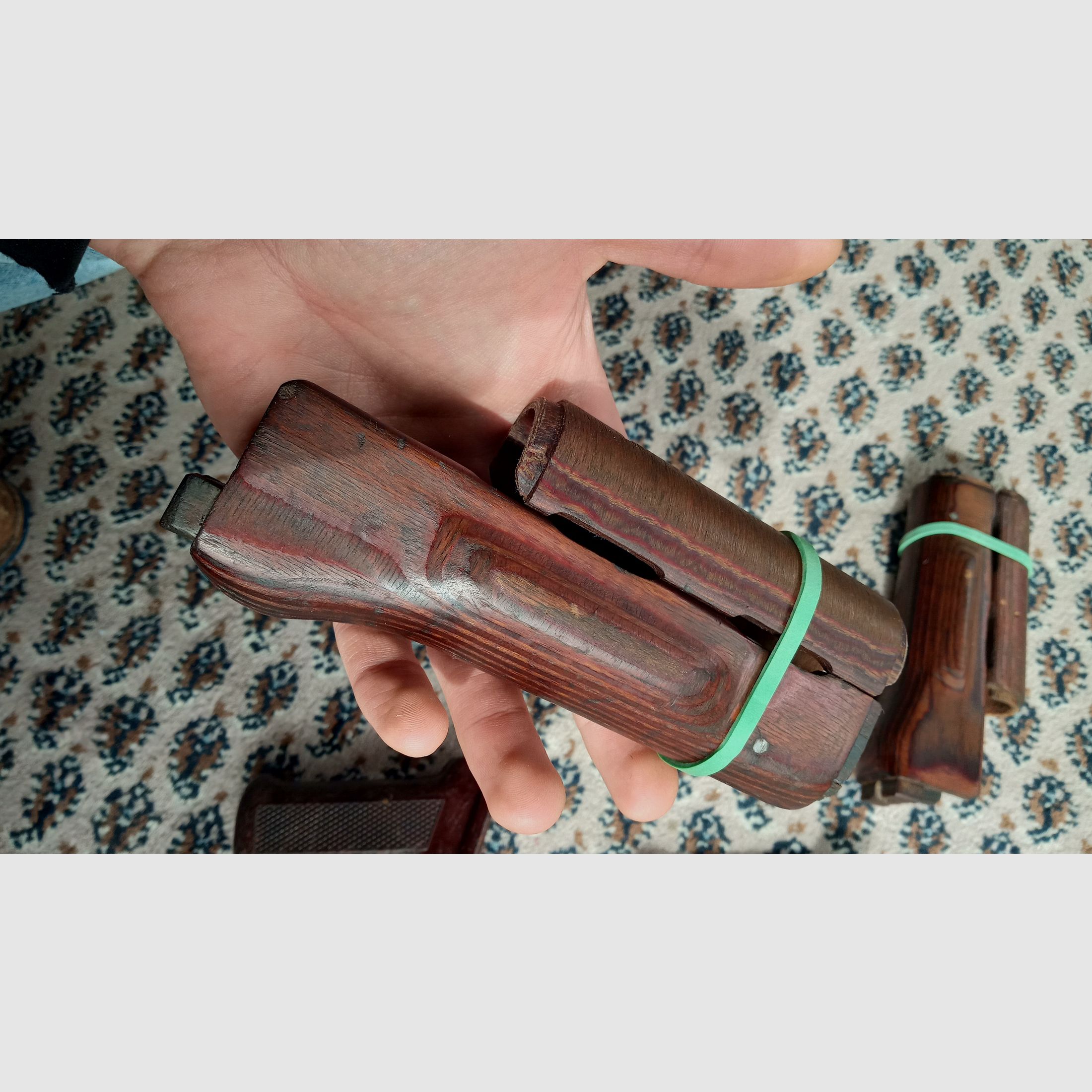 2 Sets Original Anbauteile inkl. Holz Laminat Handschutz und Bakelit Griff / AKM und AK74 