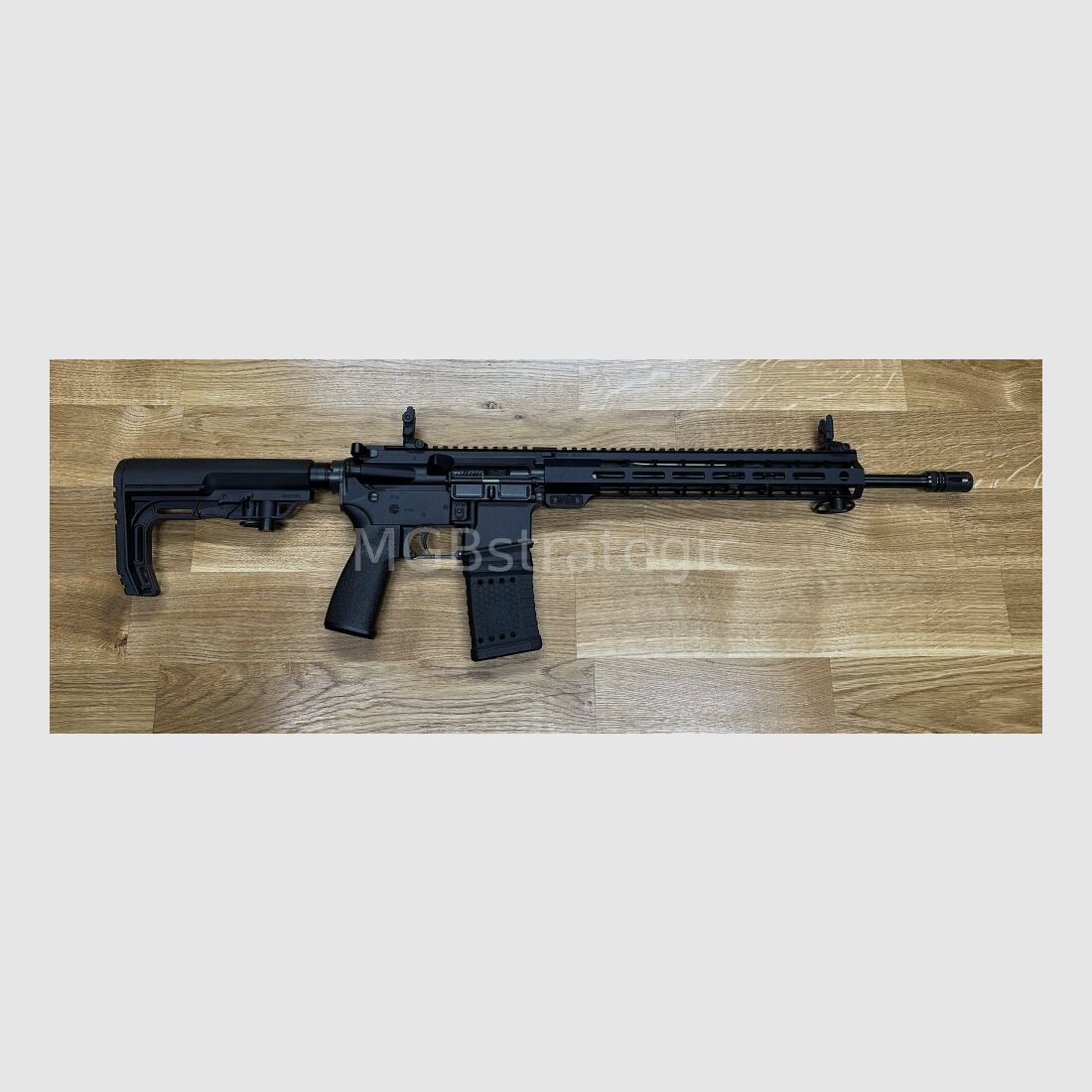 Windham Weaponry R16 Superlight - 2,64 kg - halbautom. Büchse .223Rem Gewicht ungeladen nur ca. 2,64 kg - SKU: R16SLSFSM - 16″ Superlight with Melonite QPQ Finish and A2 Flash Suppressor - 13" Windham M-Lok Handschutz System AR-15 AR15