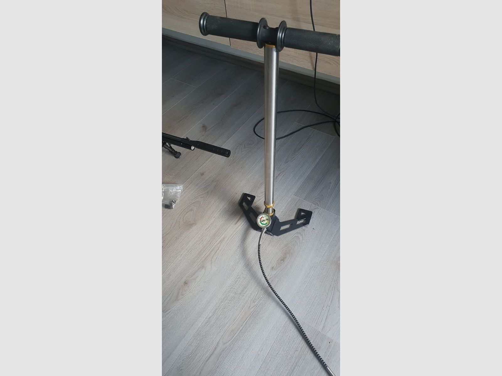 Diana Stormrider 4.5mm with hand pump and built-in bipod
