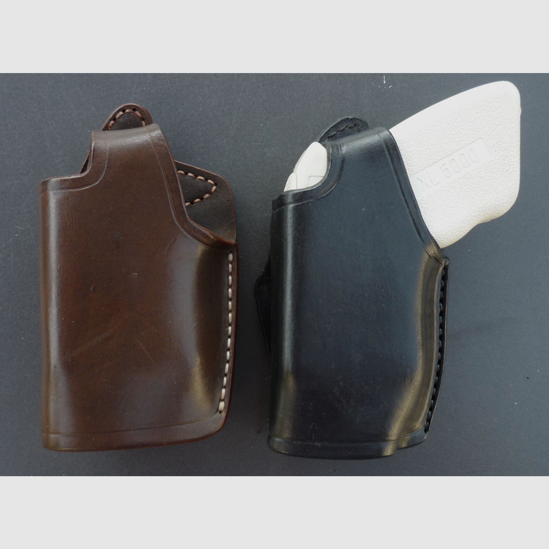 HKDesign Holster  Art. Nr.  002 : Einfachholster mit Snapverschluß  -  für Elektroschocker XL500   - beide für Linkshänder