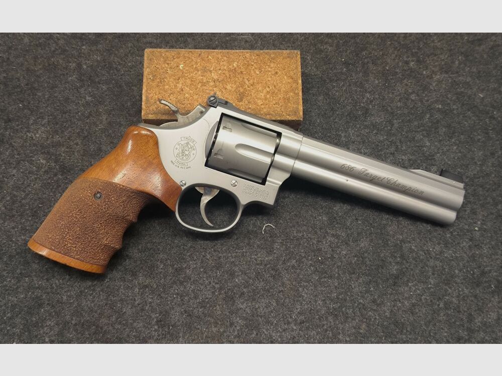 Smith & Wesson 686-4 Target Champion