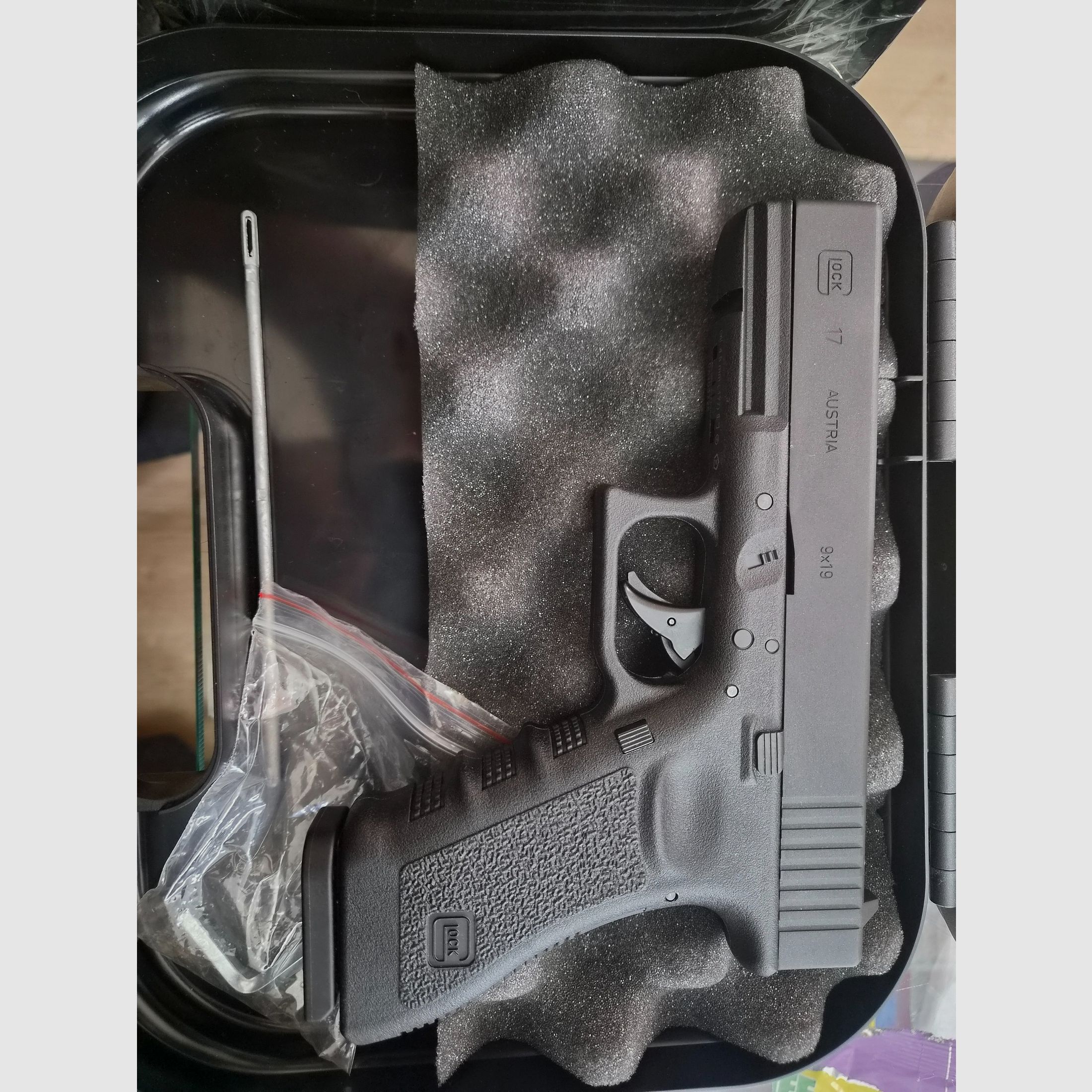 Glock 17 Co2 pistol caliber 4.5 mm steel BB / Diabolo blowback, image 2 of 4