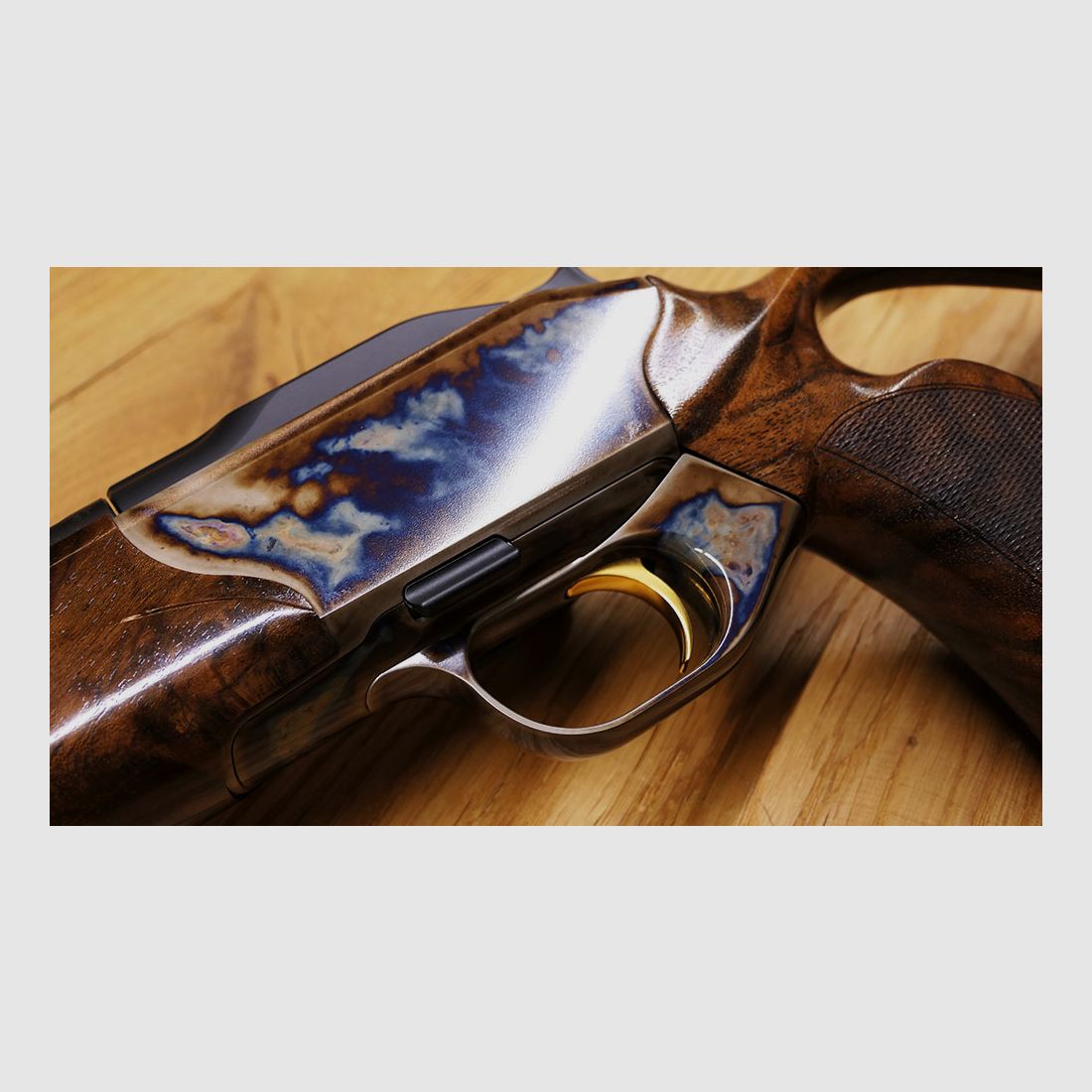 Blaser R8 met buntharding / staal systeem / gekannelde loop .308 / stalen bol met bloemen en gouden lijn / gouden sluitkop / DROOM VAN HOUT & STAAL