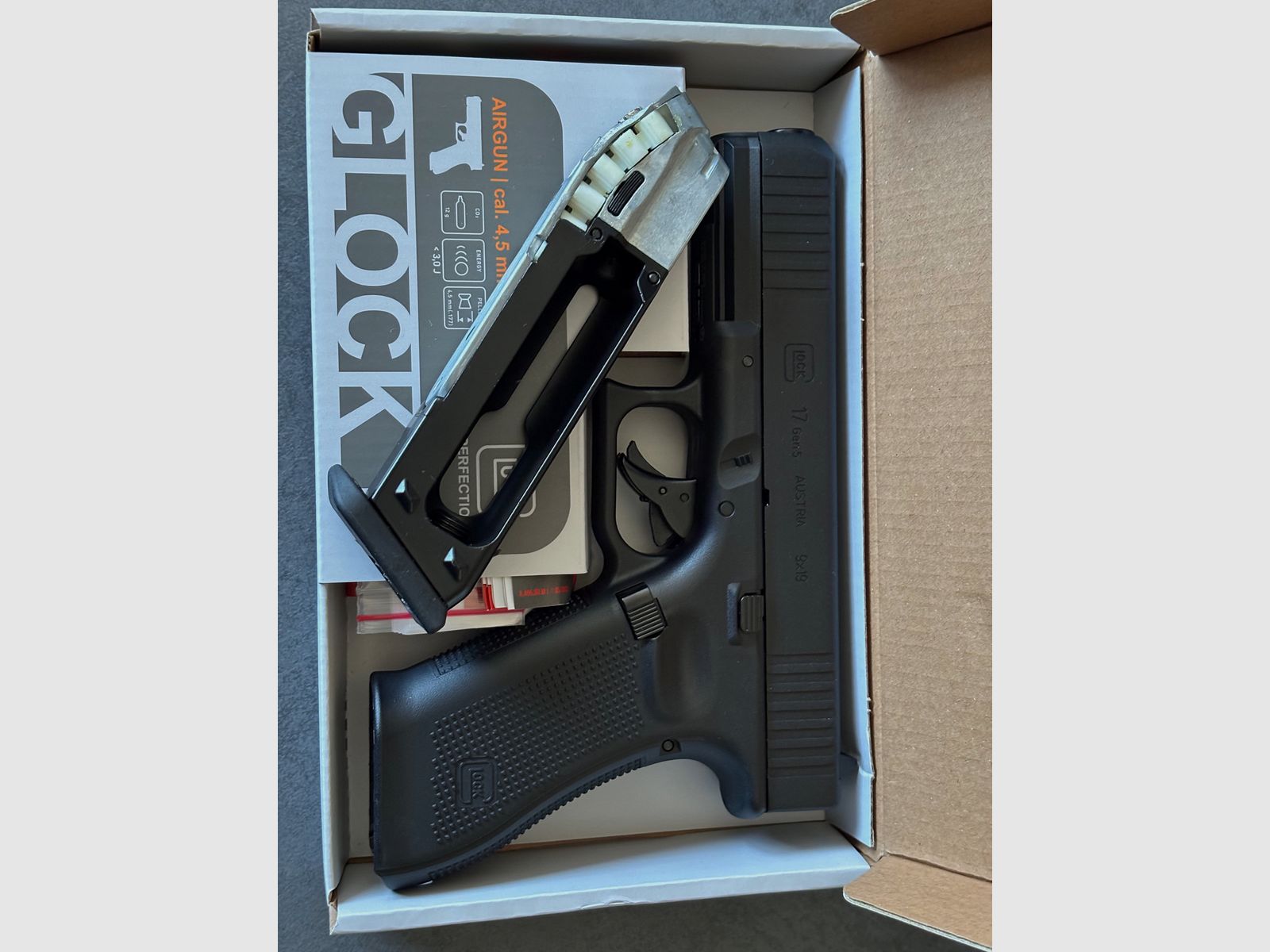 GLOCK 17, Gen5, Co2-Pistole, Kaliber 4,5mm, Diabolo Blowback(P18) SET !! NEU und OVP, Bild 2 von 8