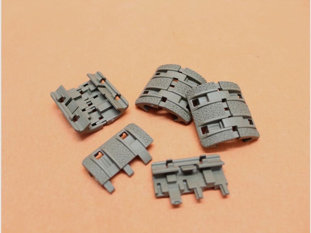 Magpul Magpul XTM Enhanced Rail Panels (MAG510-FDE) Polymer Dark Earth (VE 4 Panels)
