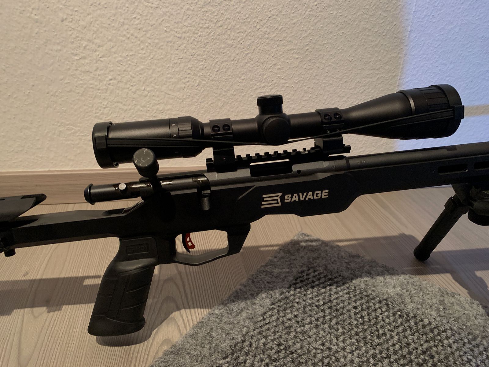 Savage B22 Cal. .22lr con scope e bipiede - come nuovo