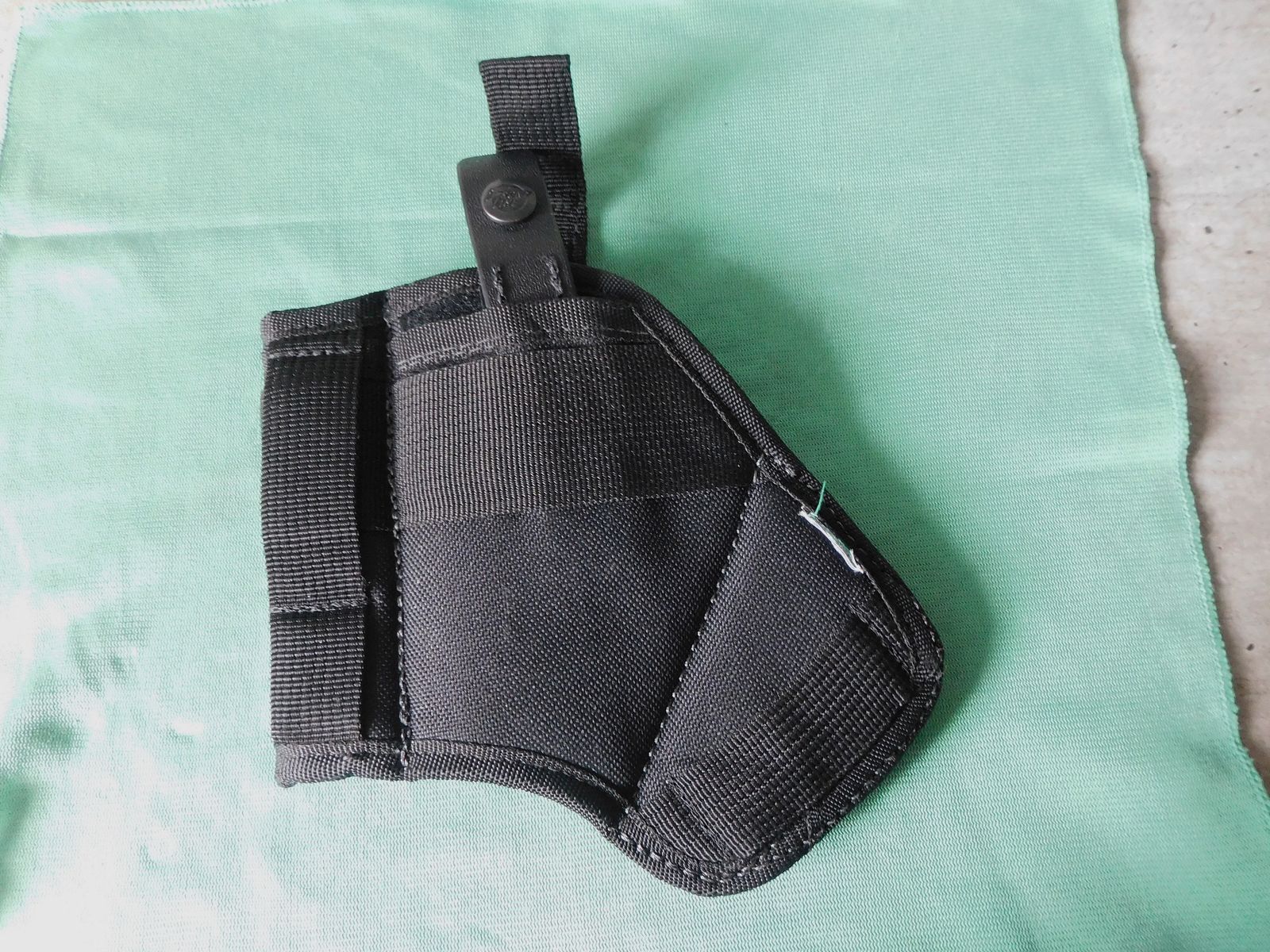 Weihrauch HW 94 Pistolet alarmowy Kal. 9 mm naboje z brzegiem z akcesoriami