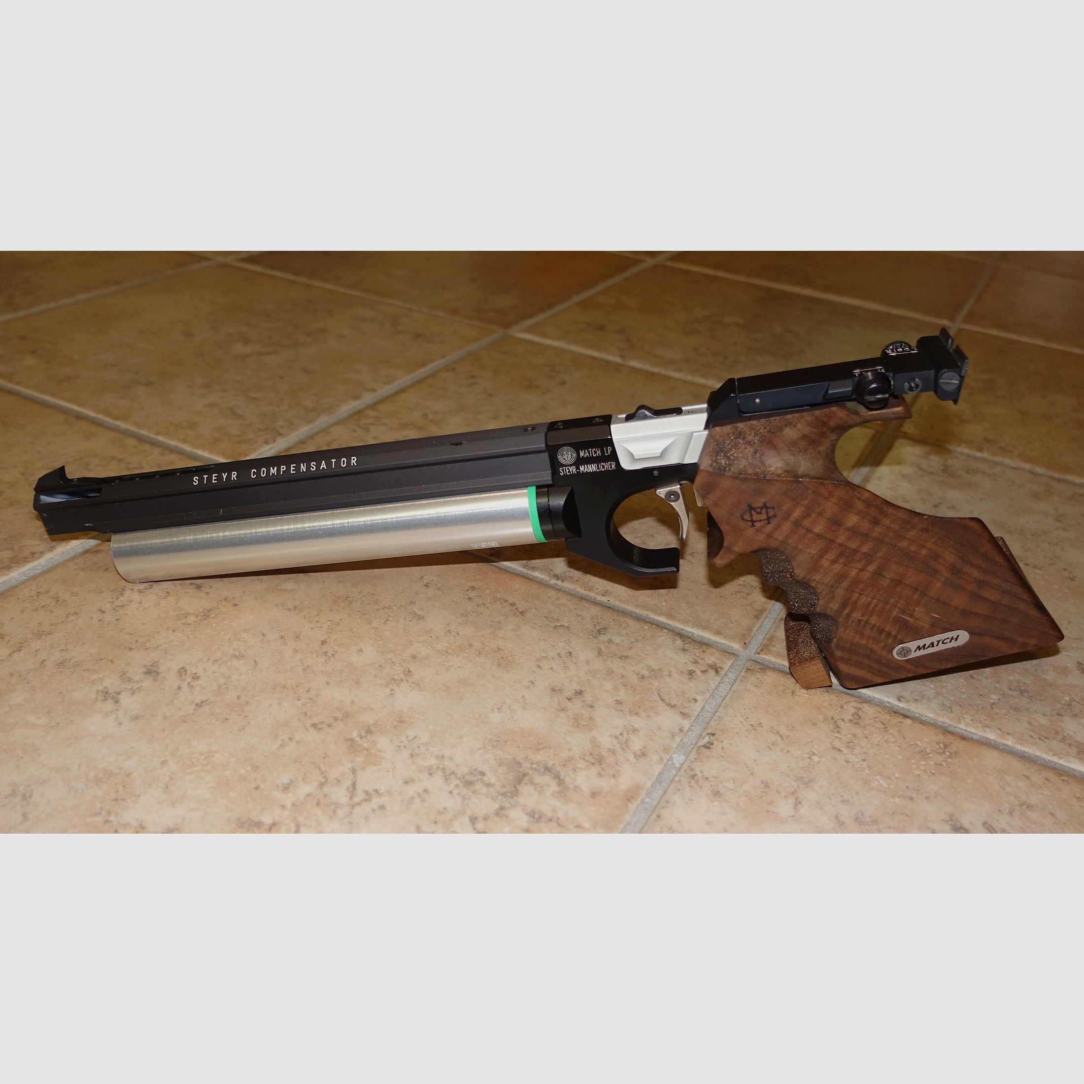 Pistolet sportowy Steyr LP na sprężone powietrze z nowym nabojem + akcesoria