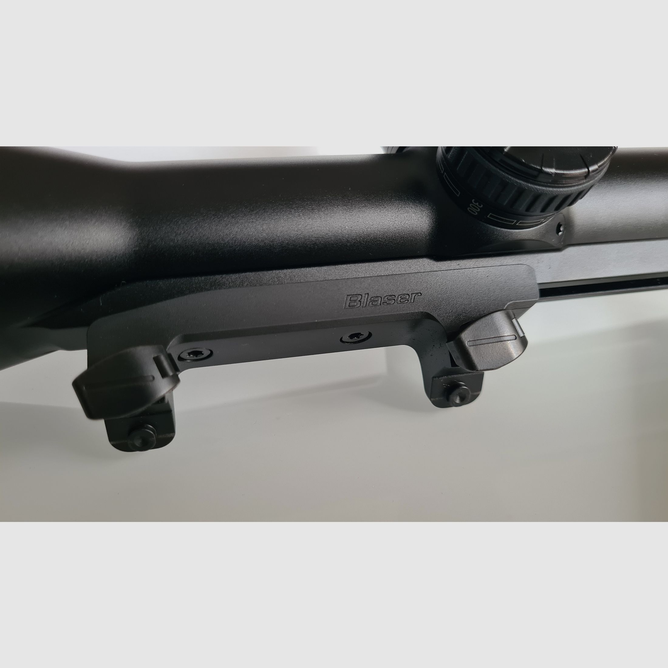 ZEISS Zielfernrohr V8 4,8-35x60 ASV mit Schiene und Rusan Modular FIX Klemmadapter (VB)