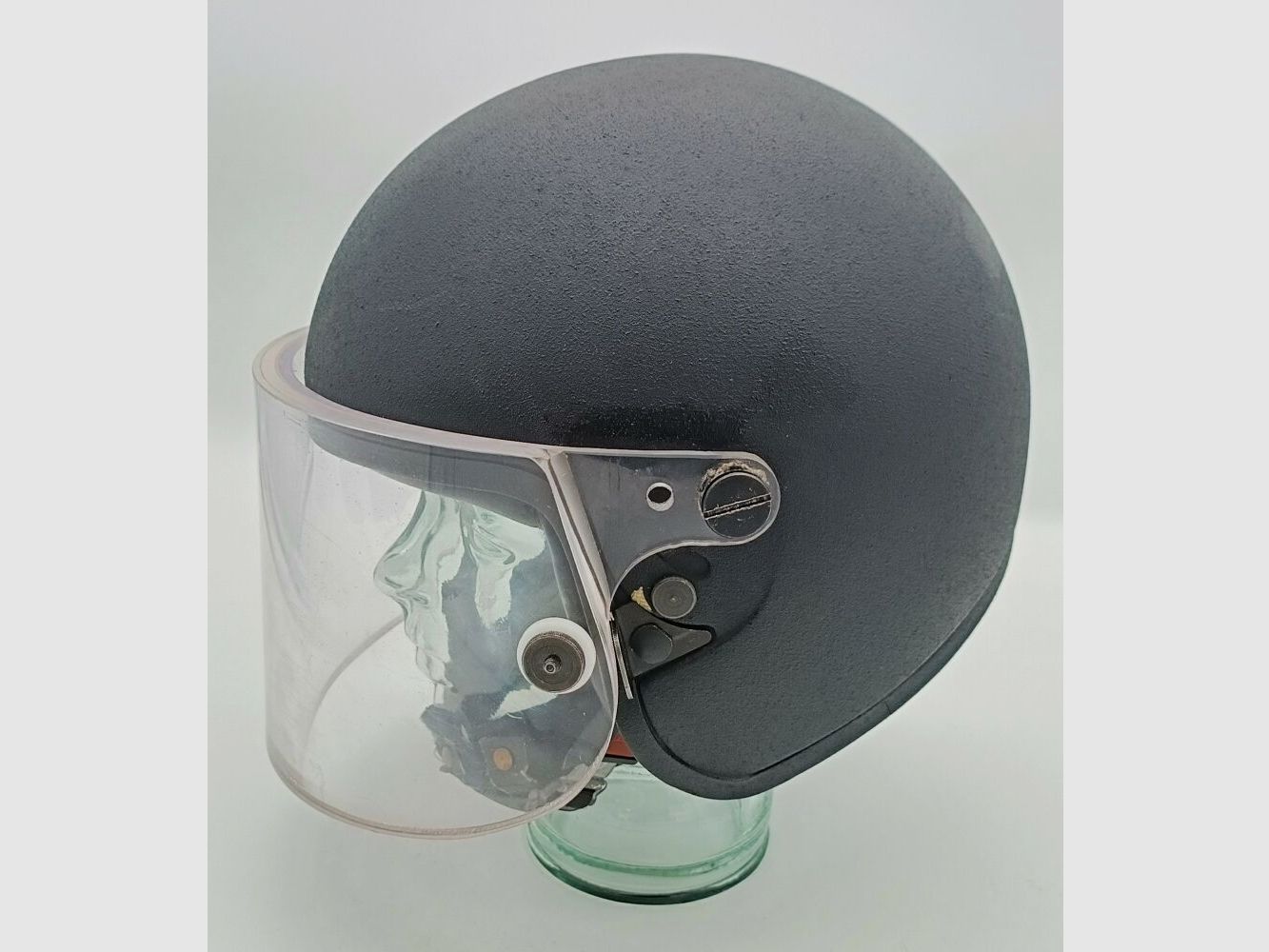 Schuberth P100 Polizeihelm aus Kevlar mit ballistischem Visier