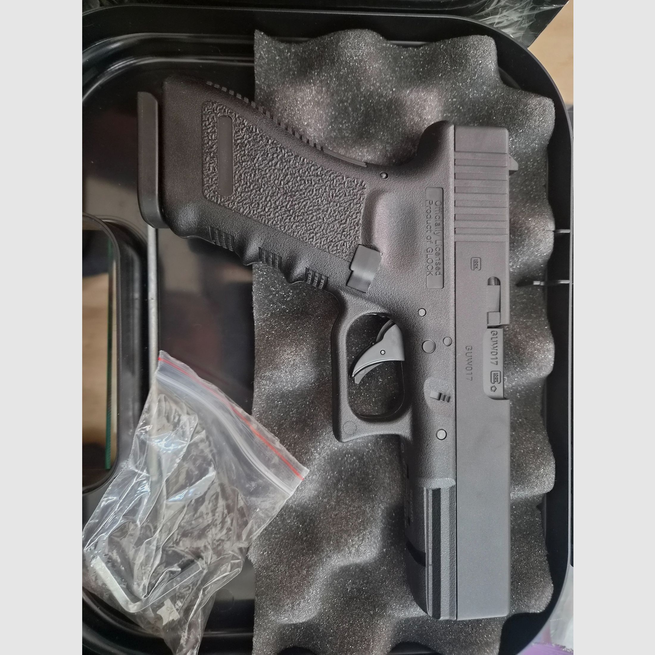 Glock 17 Co2 pistol caliber 4.5 mm steel BB / Diabolo blowback, image 1 of 4