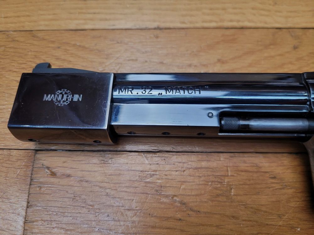 Selten und sehr schöner Wettkampf-Revolver Manurhin – Legendärer MR32 MATCH der 2. Serie – 6 Schuss – Kal. 32SWL – mit gutem Gegengewicht Manurhin – Sammlerstück dazu! – Top Zustand! -TBE++, Bild 1 von 23