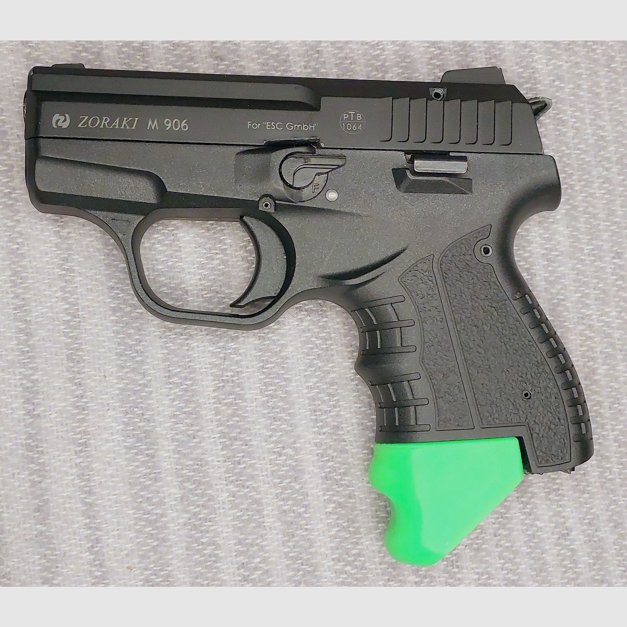 Zoraki M 906 blank firing pistol 9mm P.A.K. (PTB 1064) with holster and 2 magazines