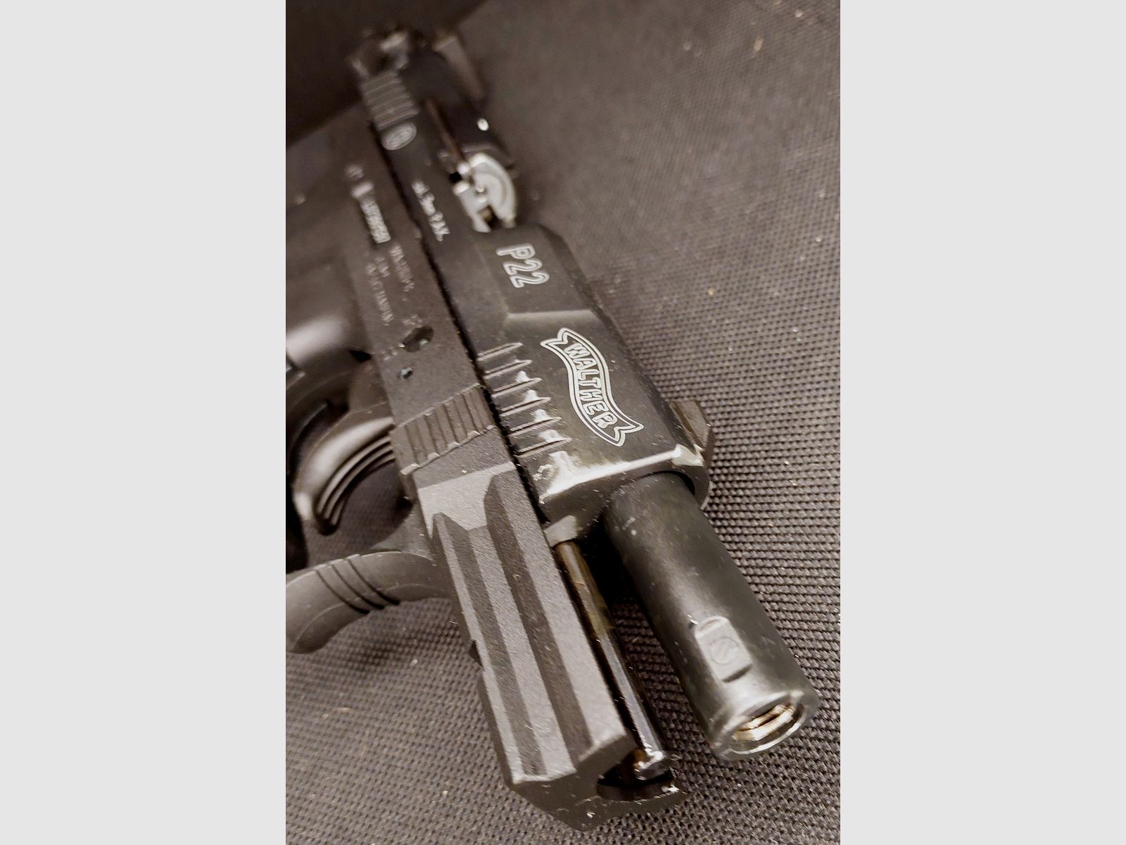 Walther P22 (P 22 Classic) Schreckschuss Pistole 9mm P.A.K. schwarz (PTB 778) mit Swiss Arms Gürtelholster