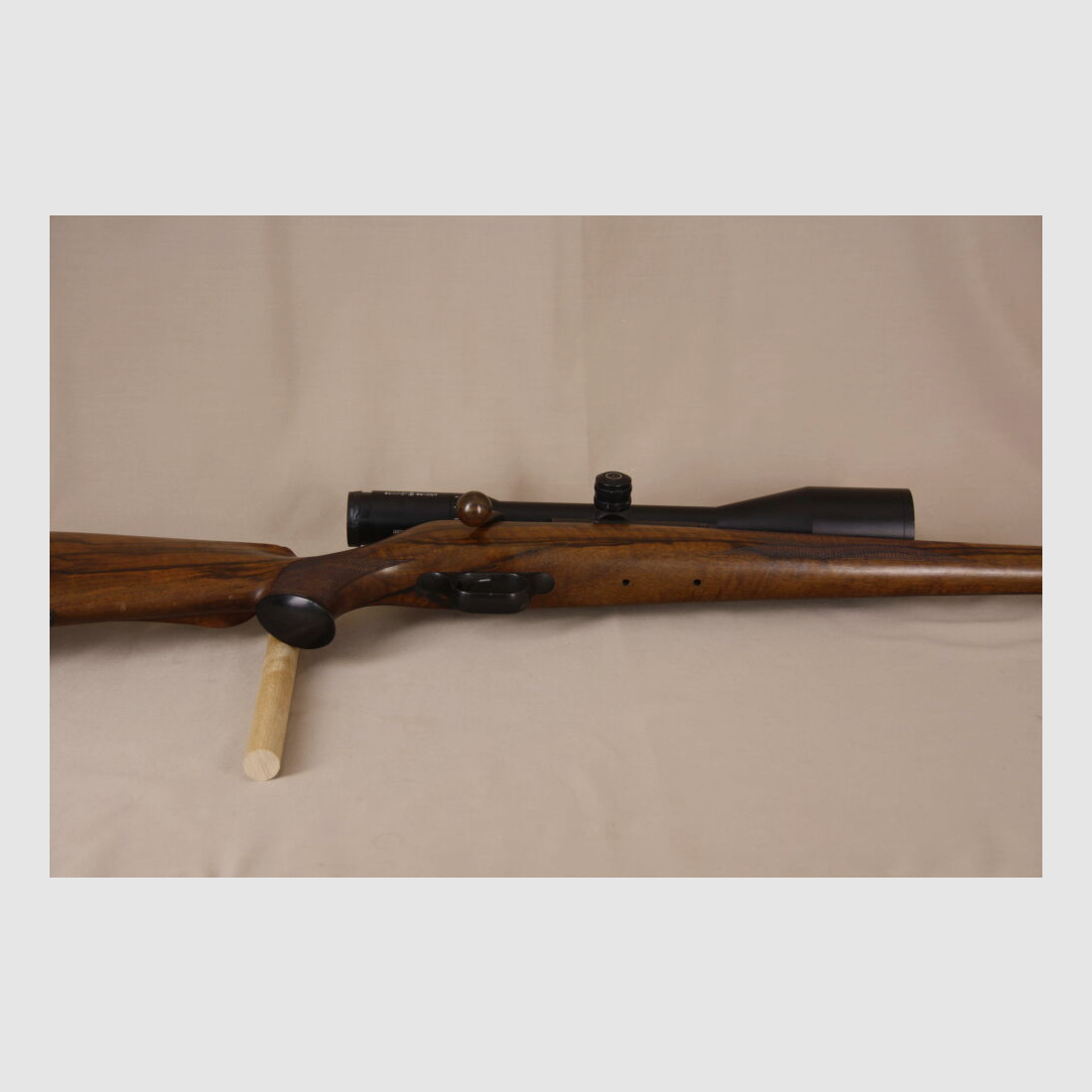 Blaser R93 Stutzen // CUSTOM MADE Handschäftung // Toll gemasertes Schaftholz!