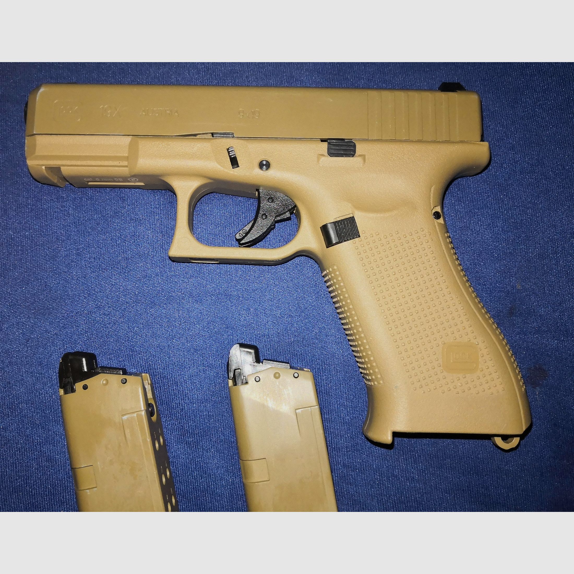 Glock 19X Airsoft with metal slide GBB 6mm BB Coyote Tan softair gas version with 2 magazines
