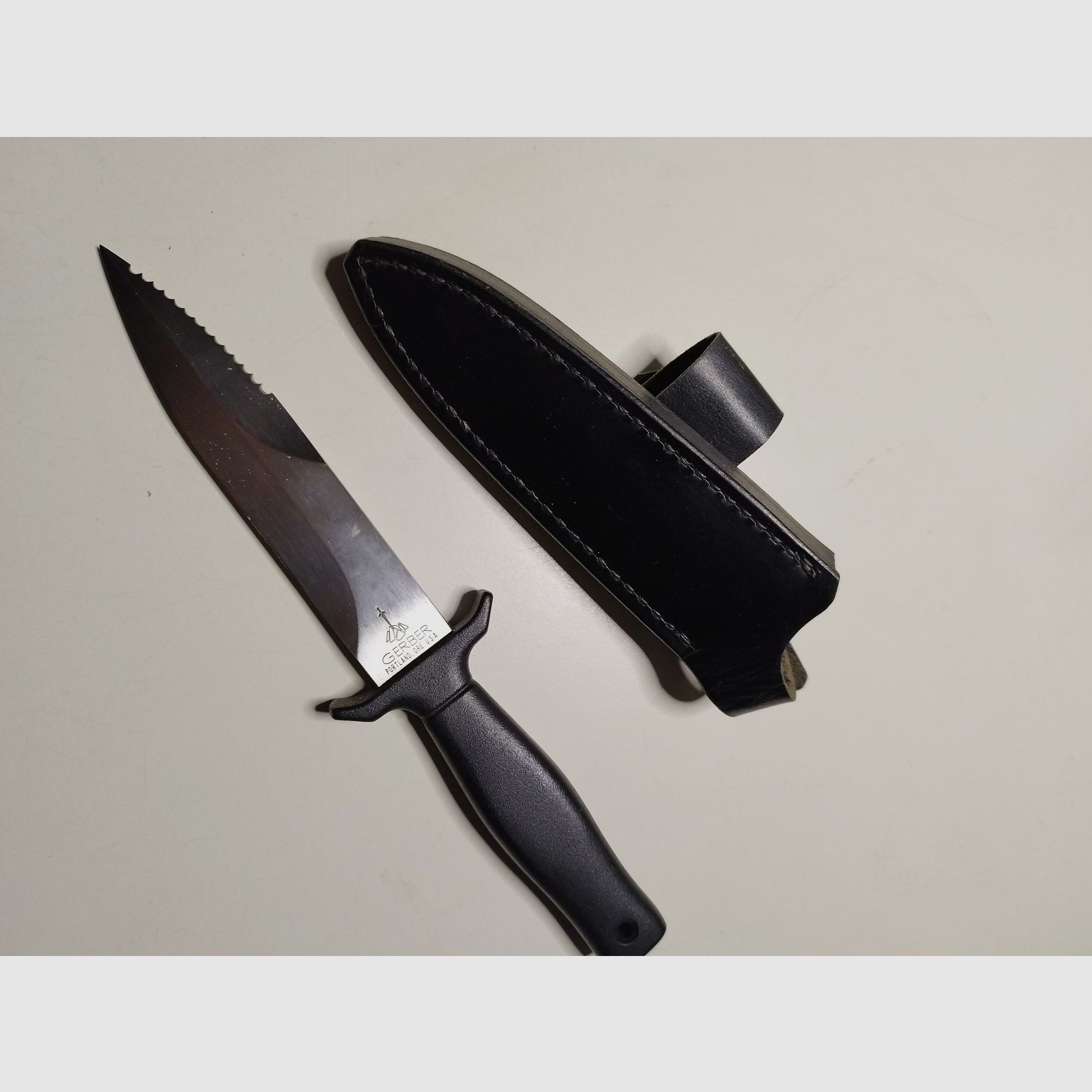 Coltello di alta qualità GERBER COMMAND 1 con fodero in pelle con clip