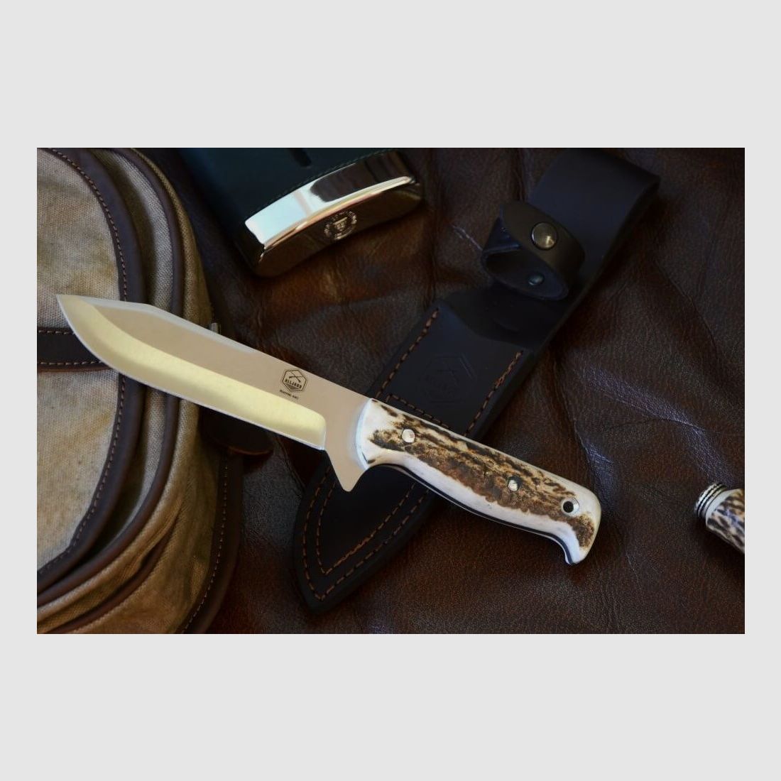 Couteau de chasse avec poignée en corne de cerf